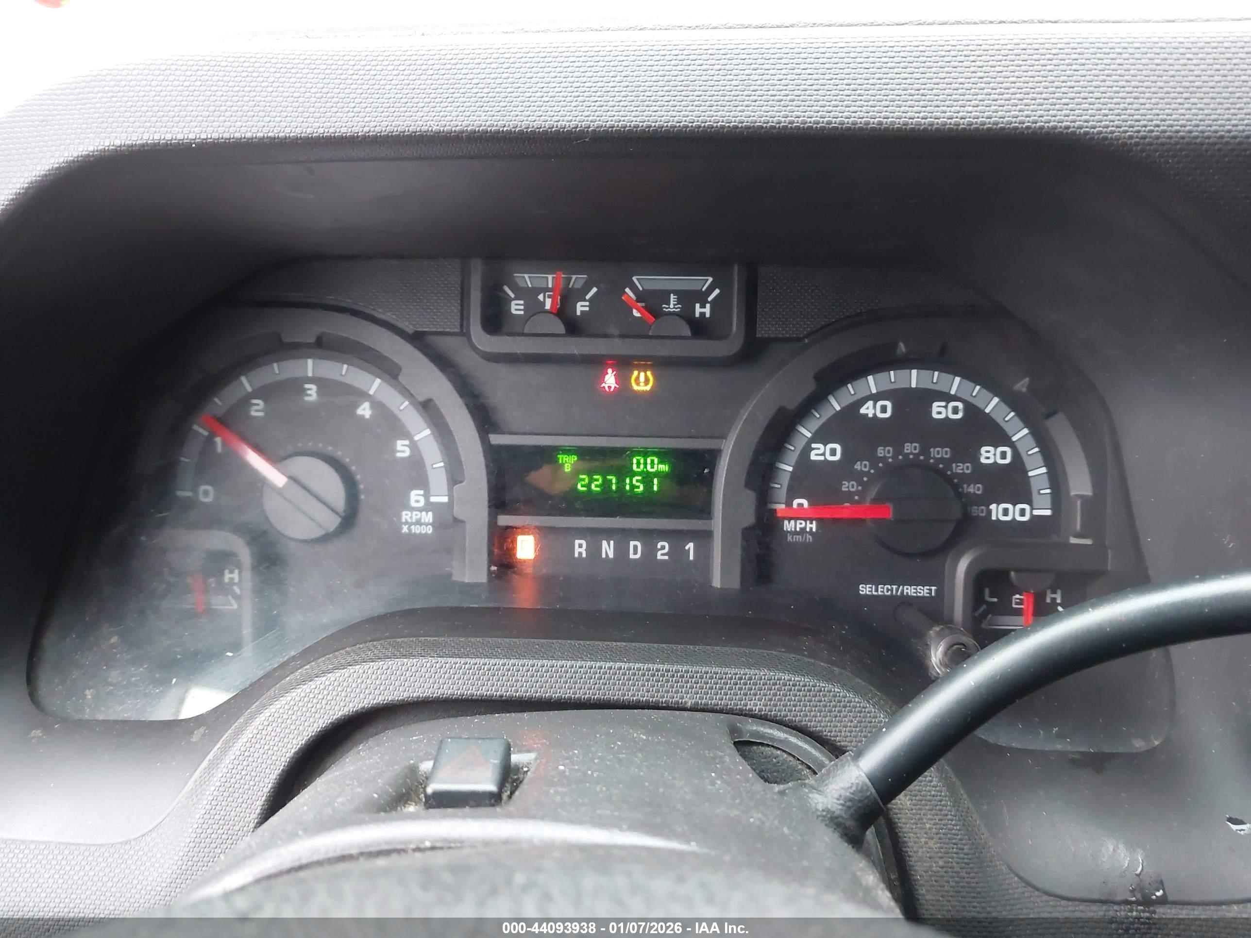 FORD E-250 image 7
