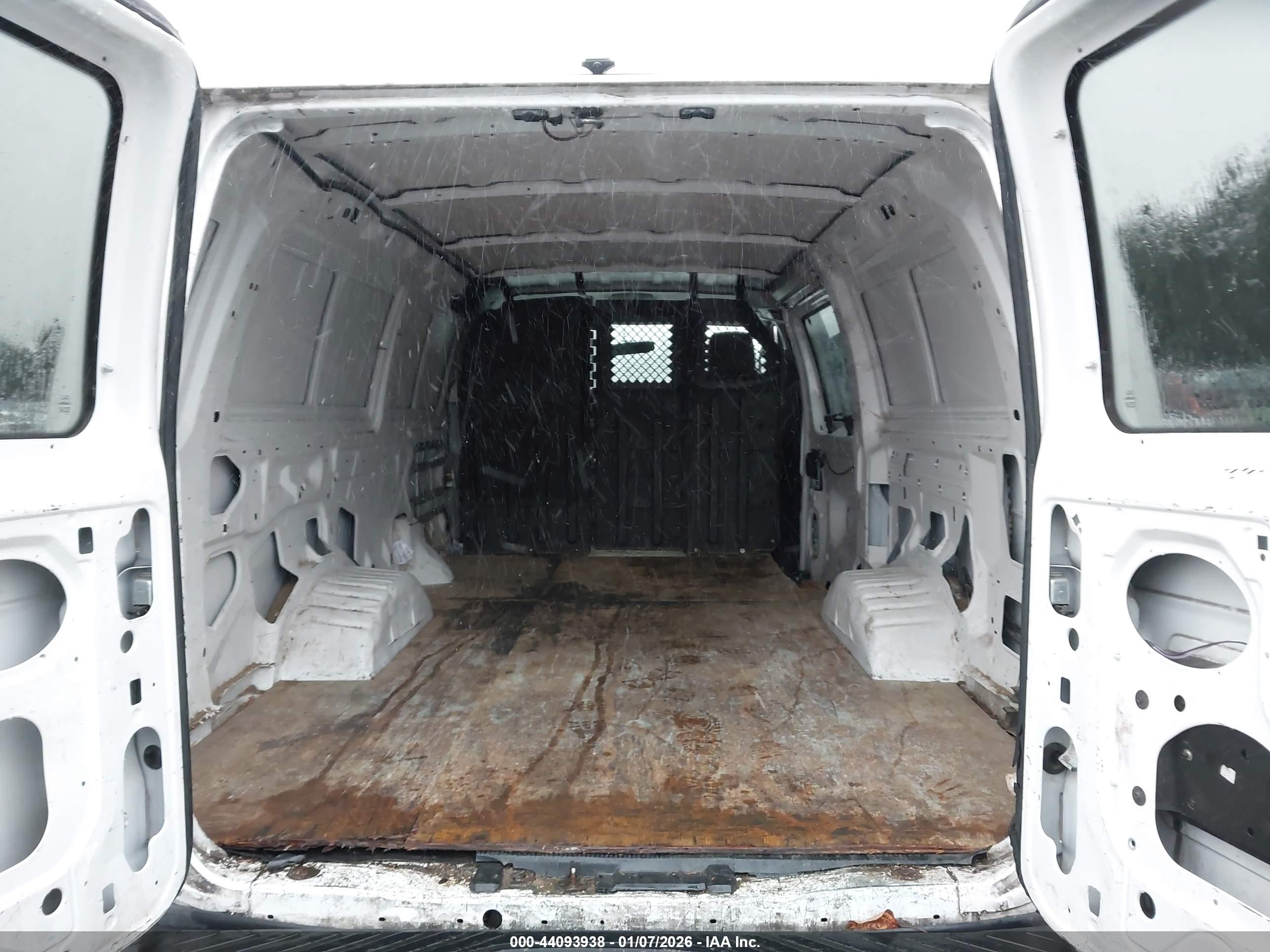 FORD E-250 image 8