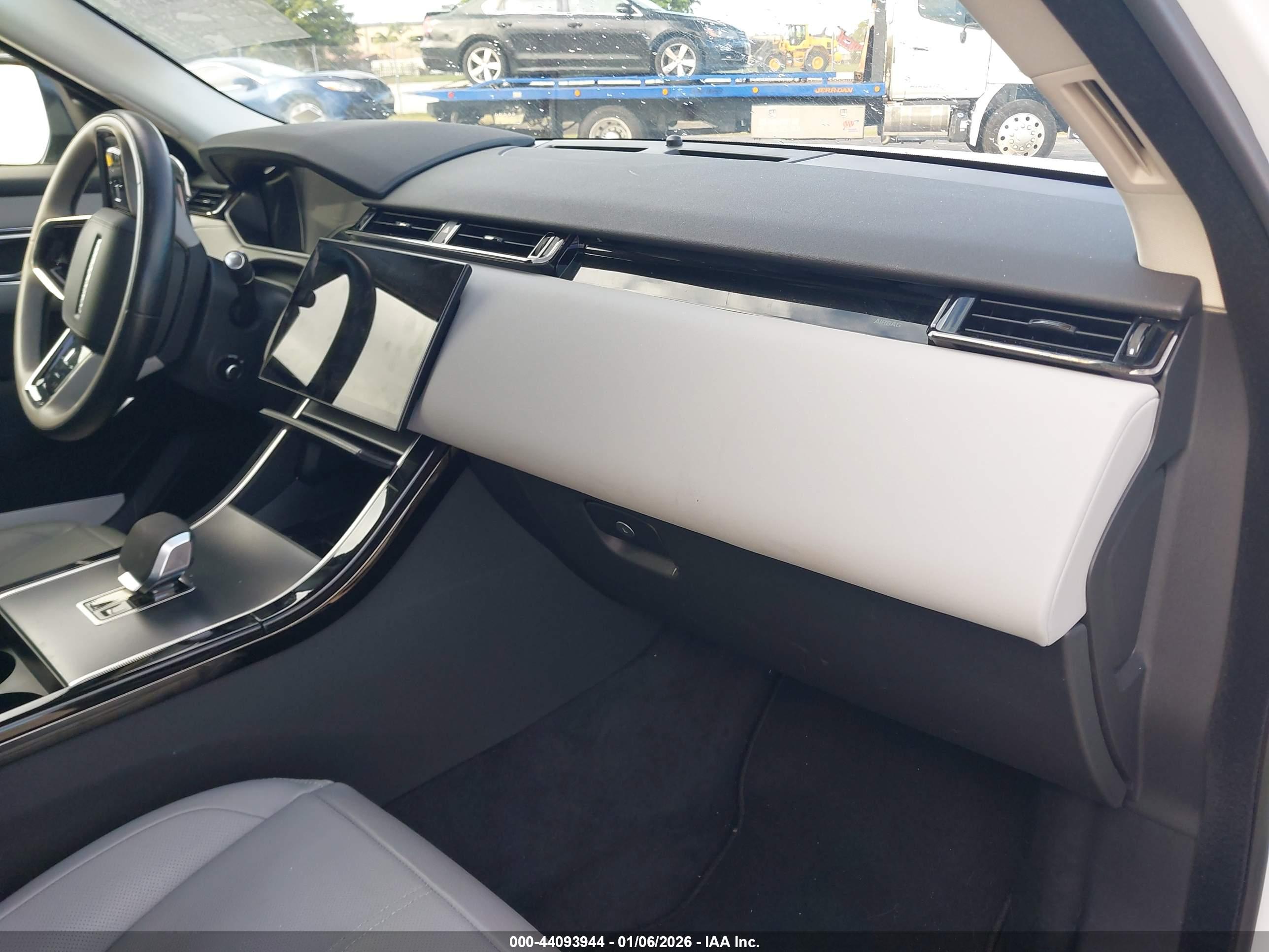 LAND ROVER image 5