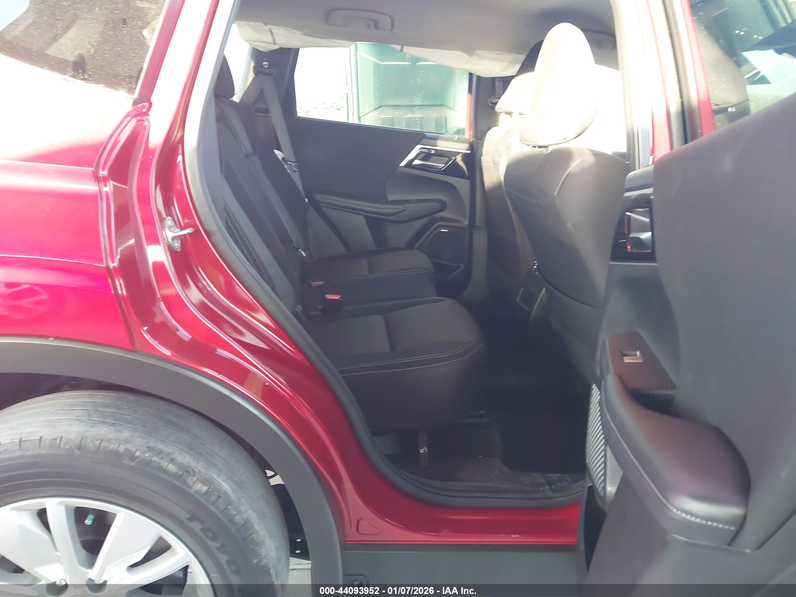 MITSUBISHI OUTLANDER image 8