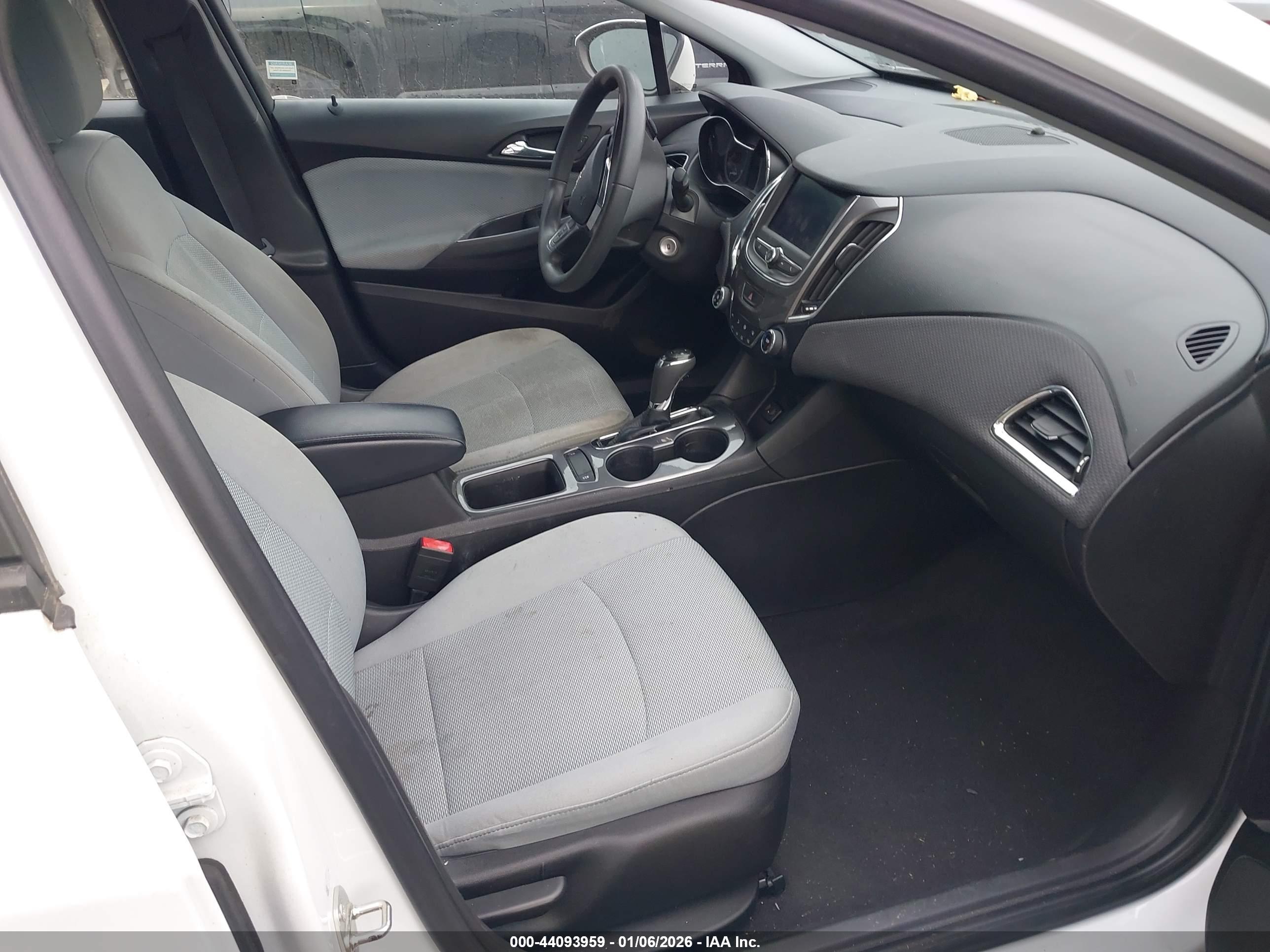CHEVROLET CRUZE image 5