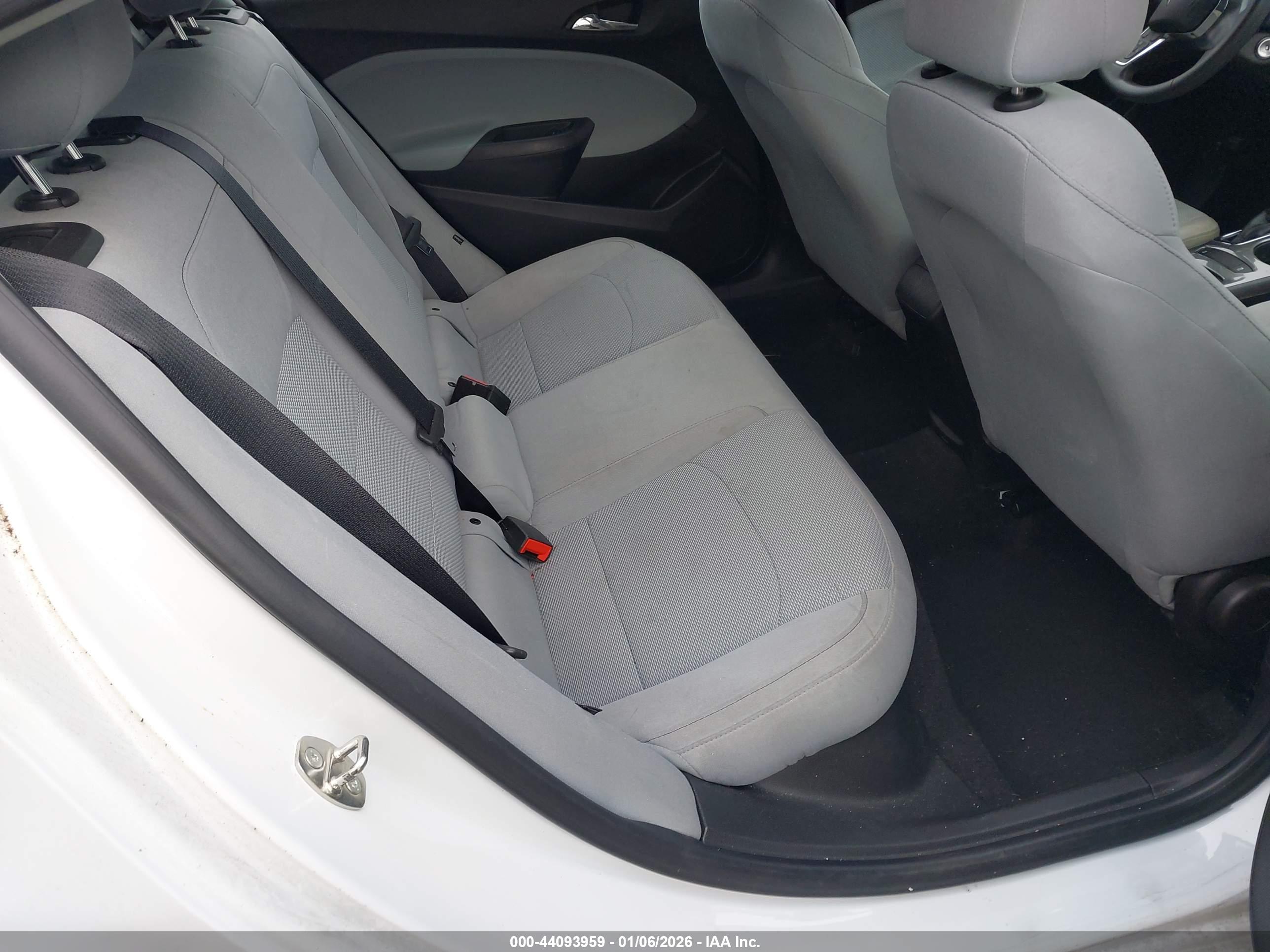 CHEVROLET CRUZE image 8