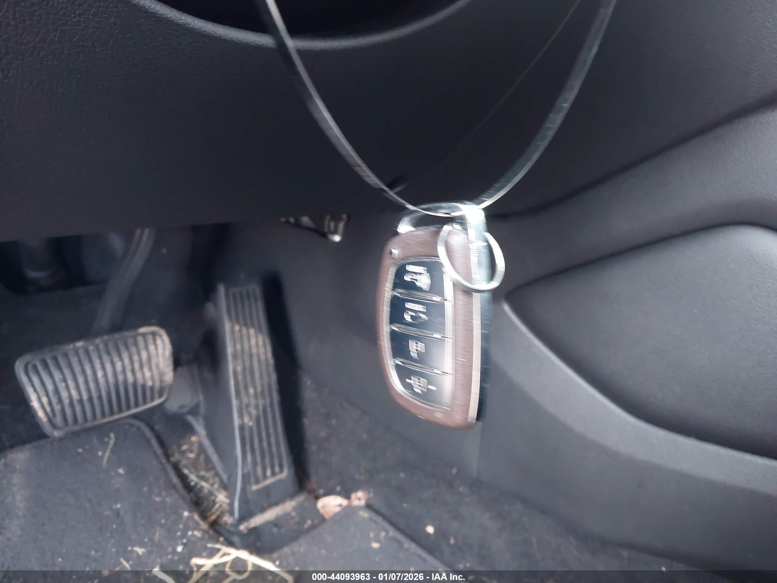 HYUNDAI TUCSON image 11