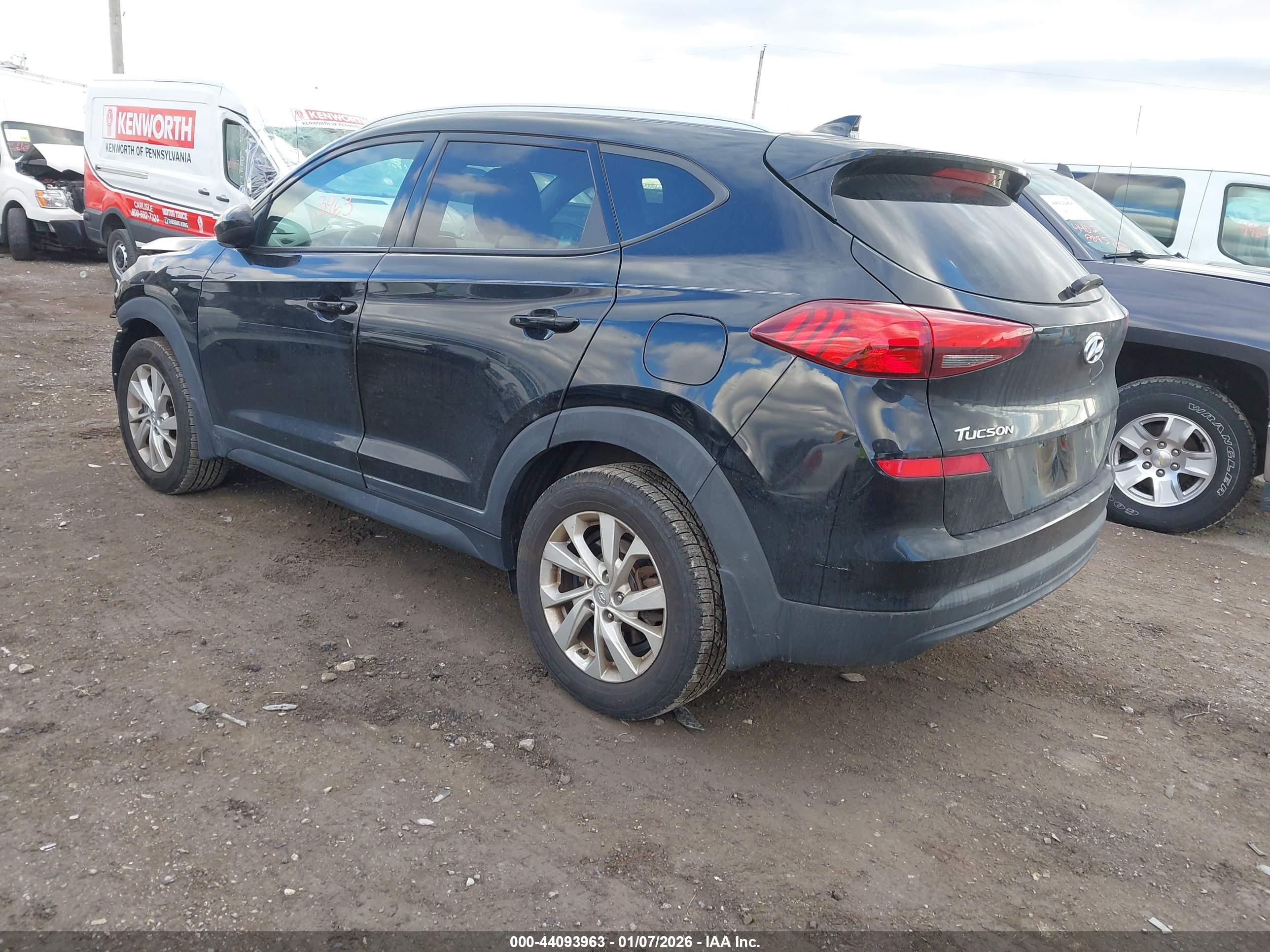 HYUNDAI TUCSON image 3