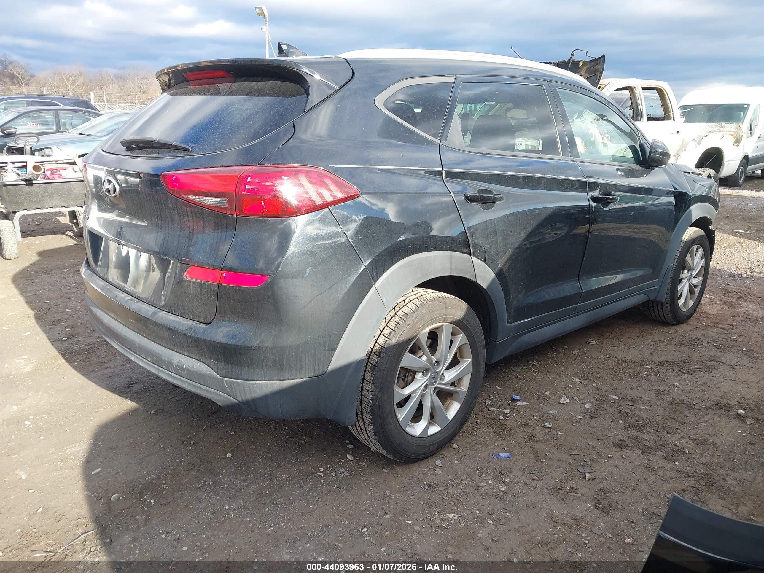 HYUNDAI TUCSON image 4