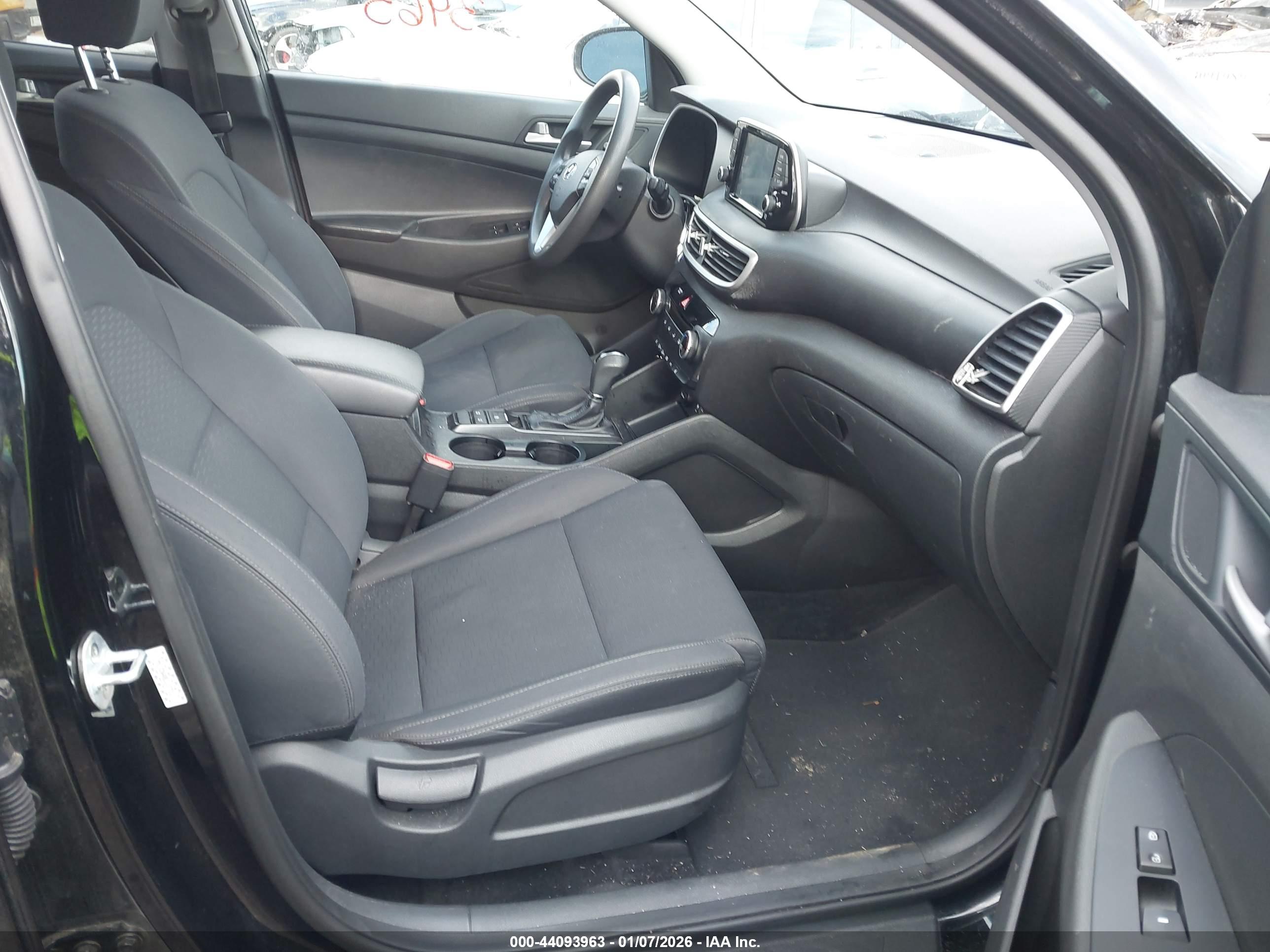 HYUNDAI TUCSON image 5