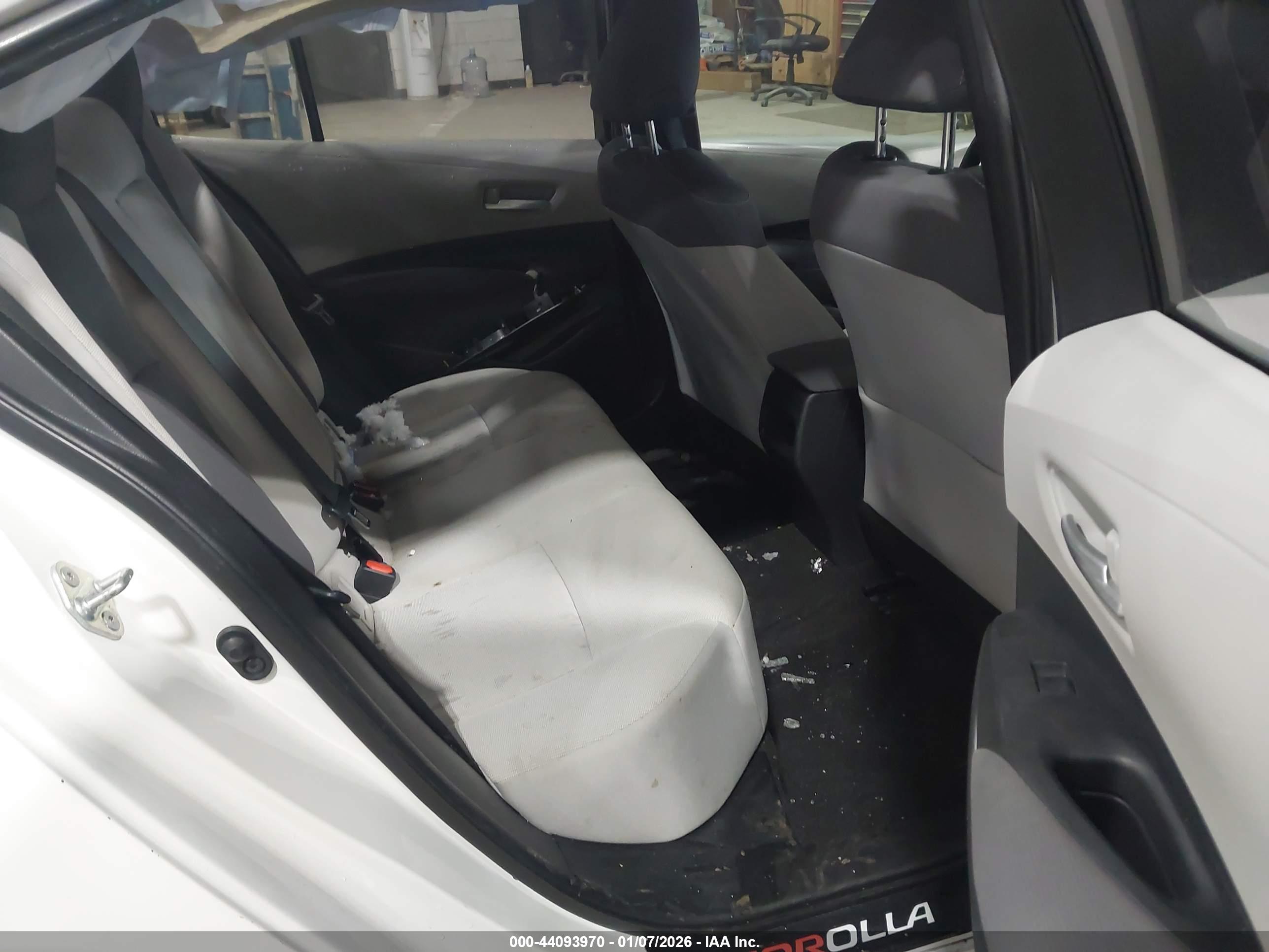 TOYOTA COROLLA image 8