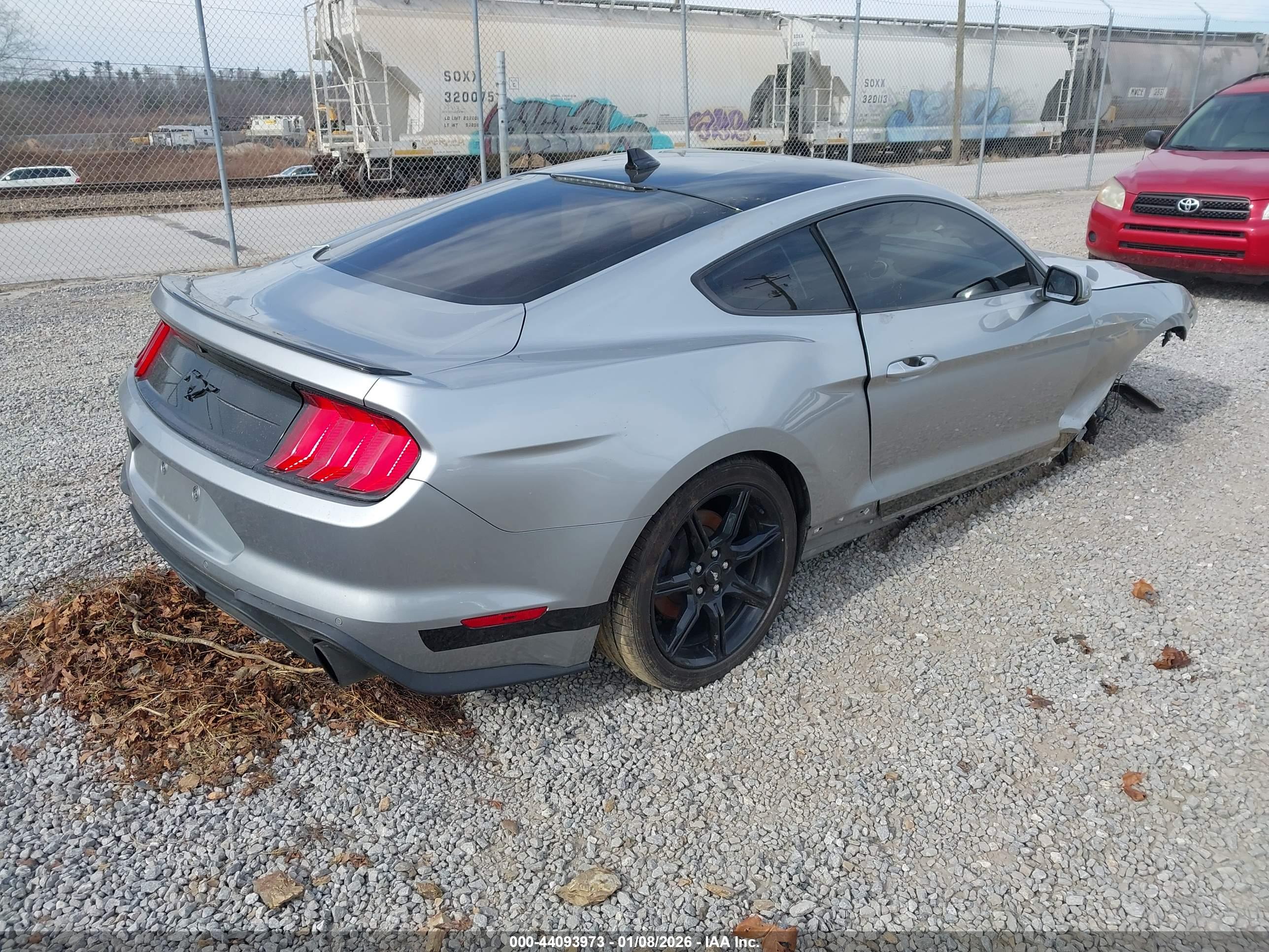 FORD MUSTANG image 4