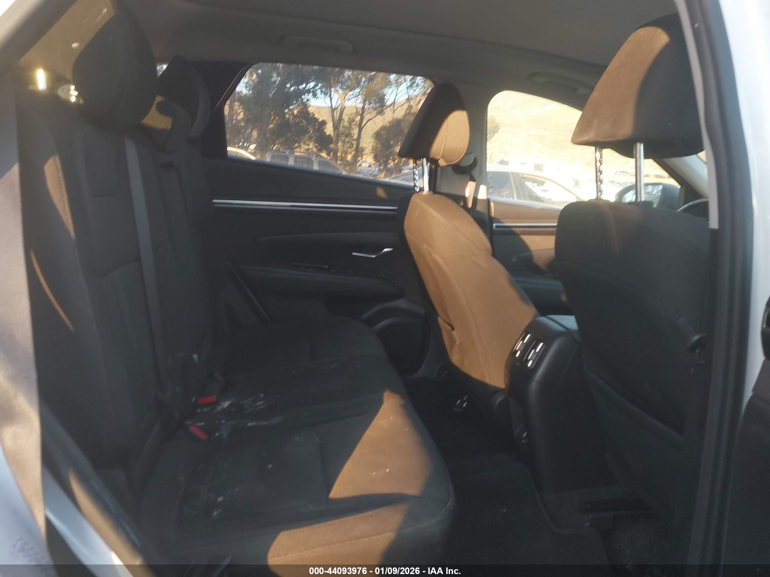 HYUNDAI TUCSON image 8