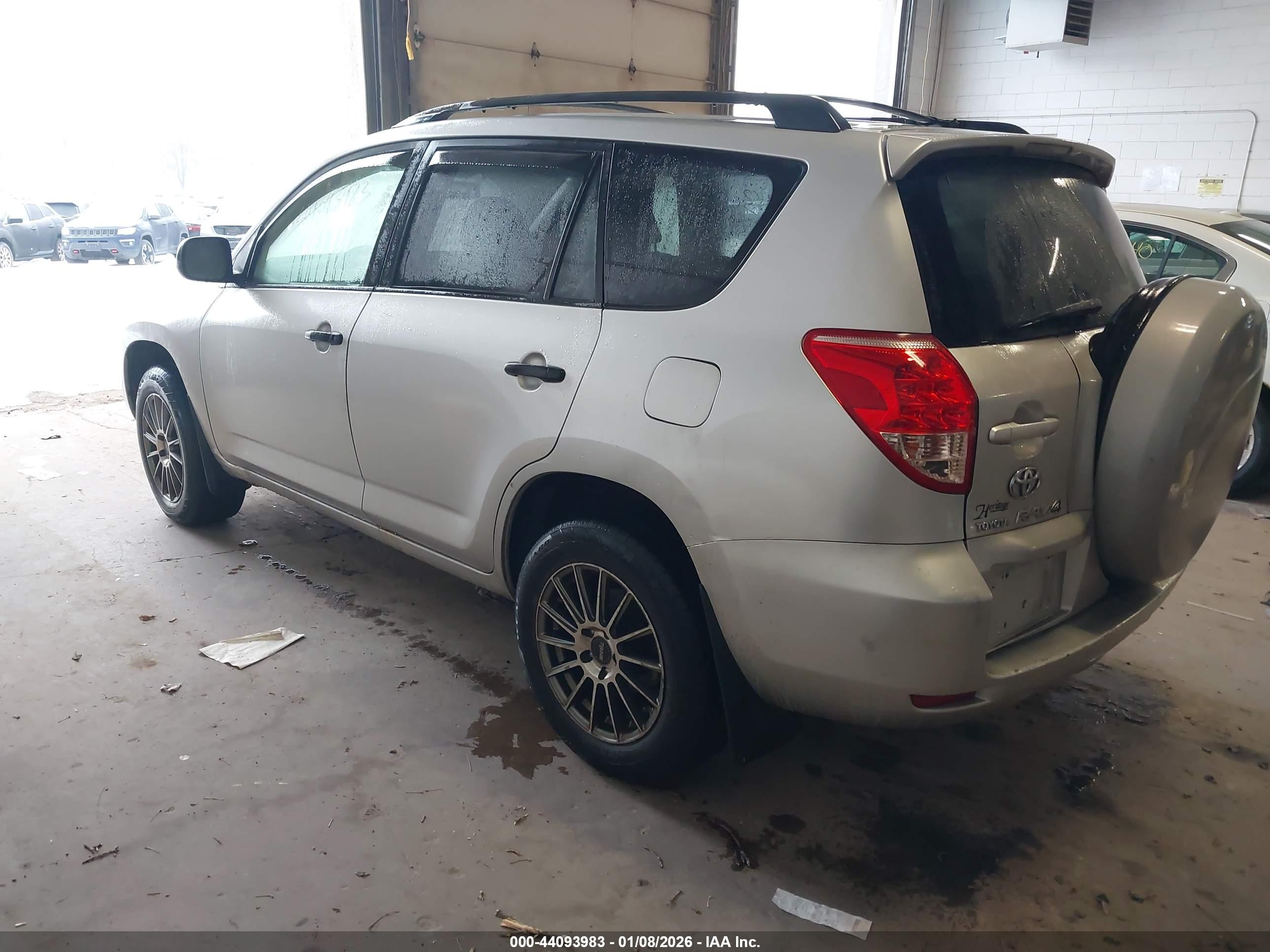 TOYOTA RAV4 image 3