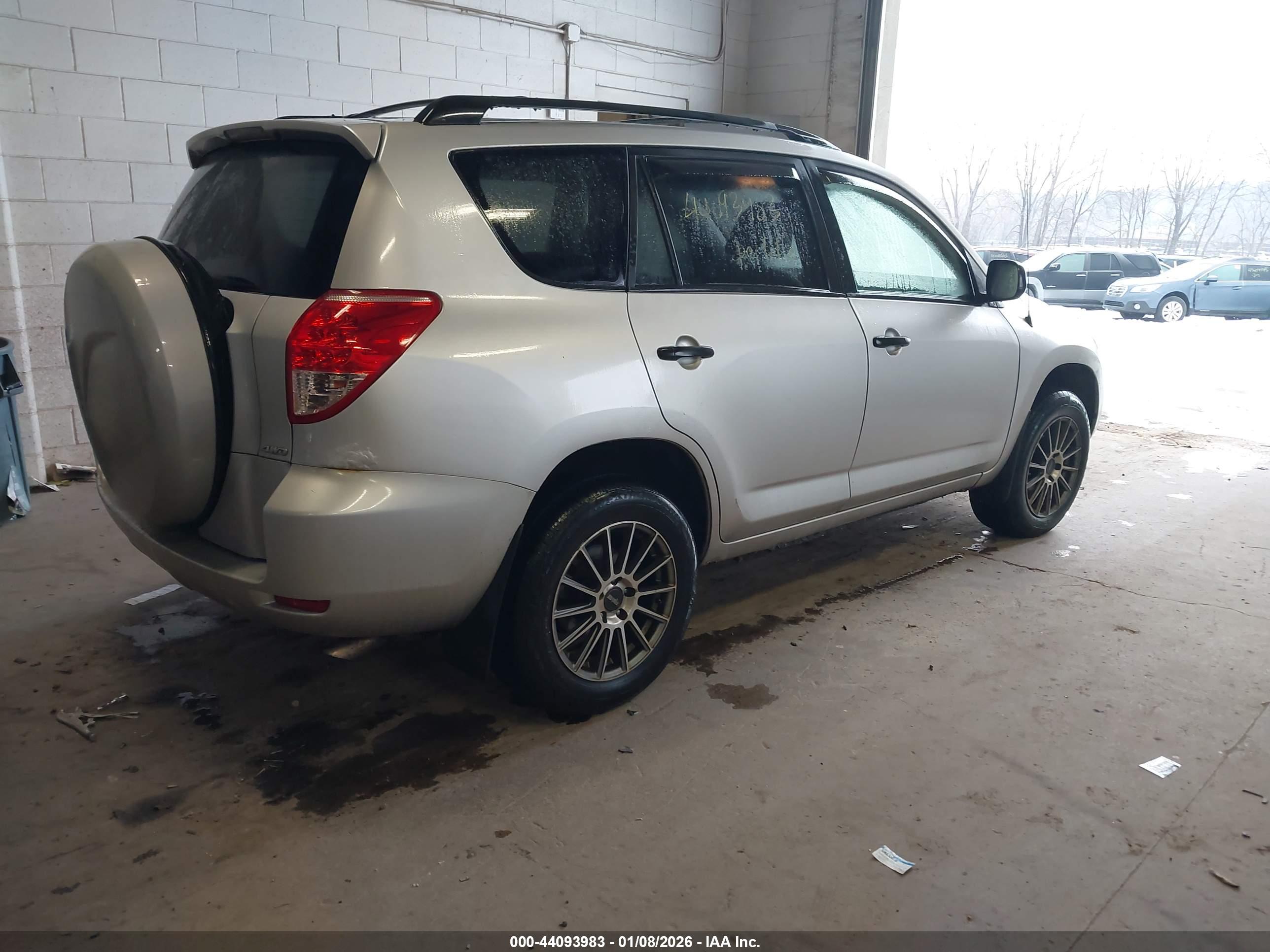 TOYOTA RAV4 image 4
