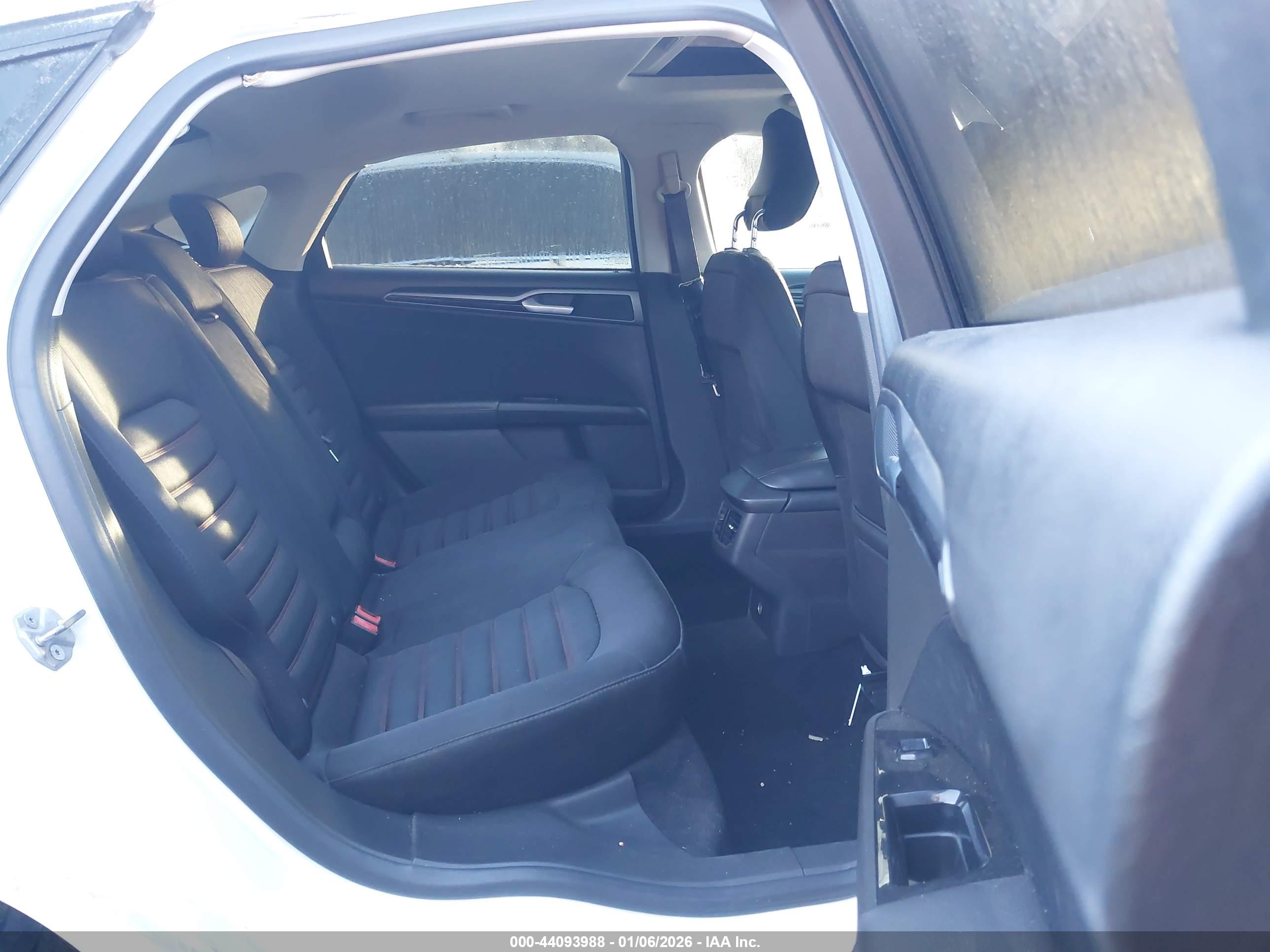 FORD FUSION image 8