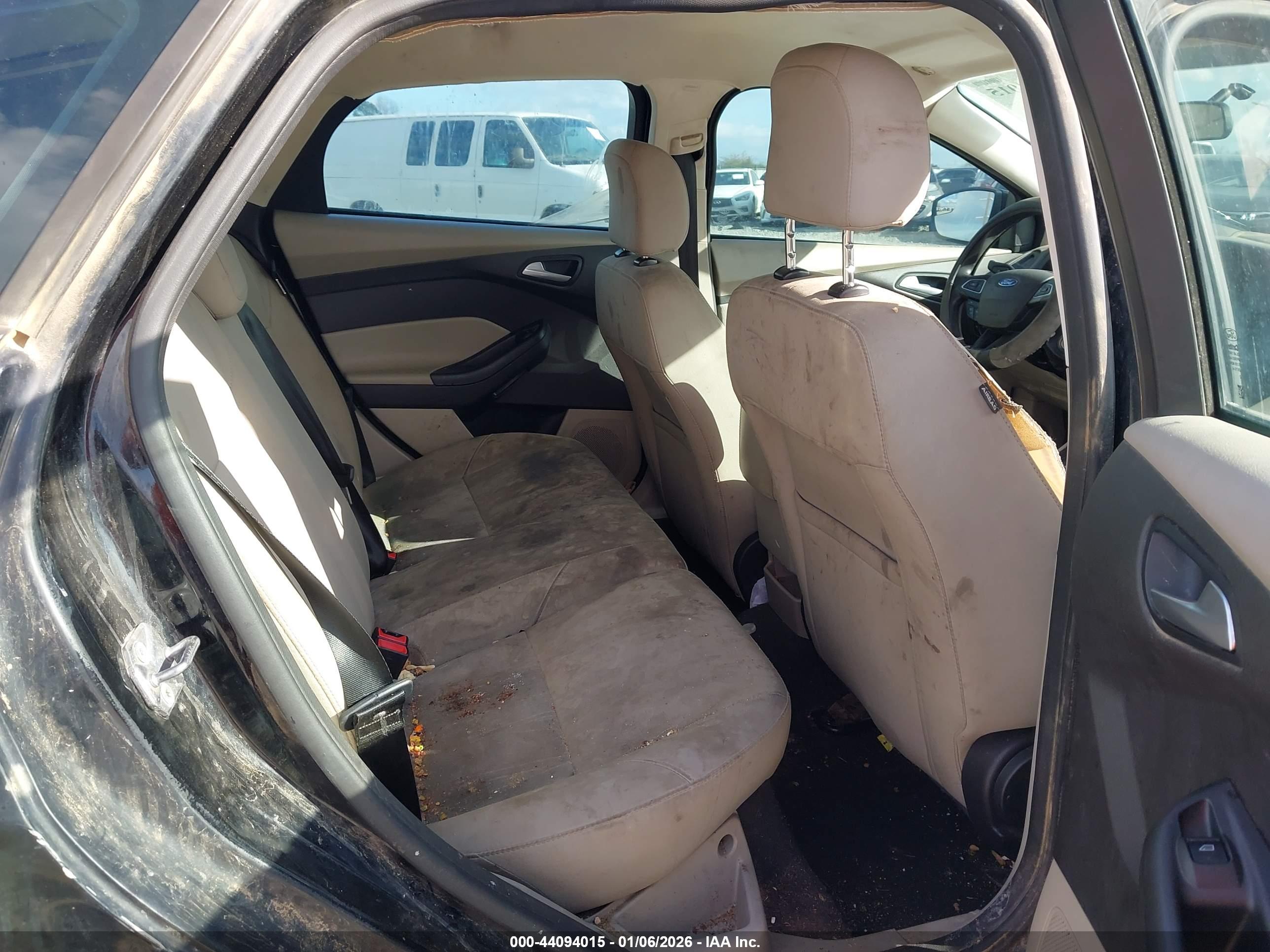 FORD FOCUS image 8