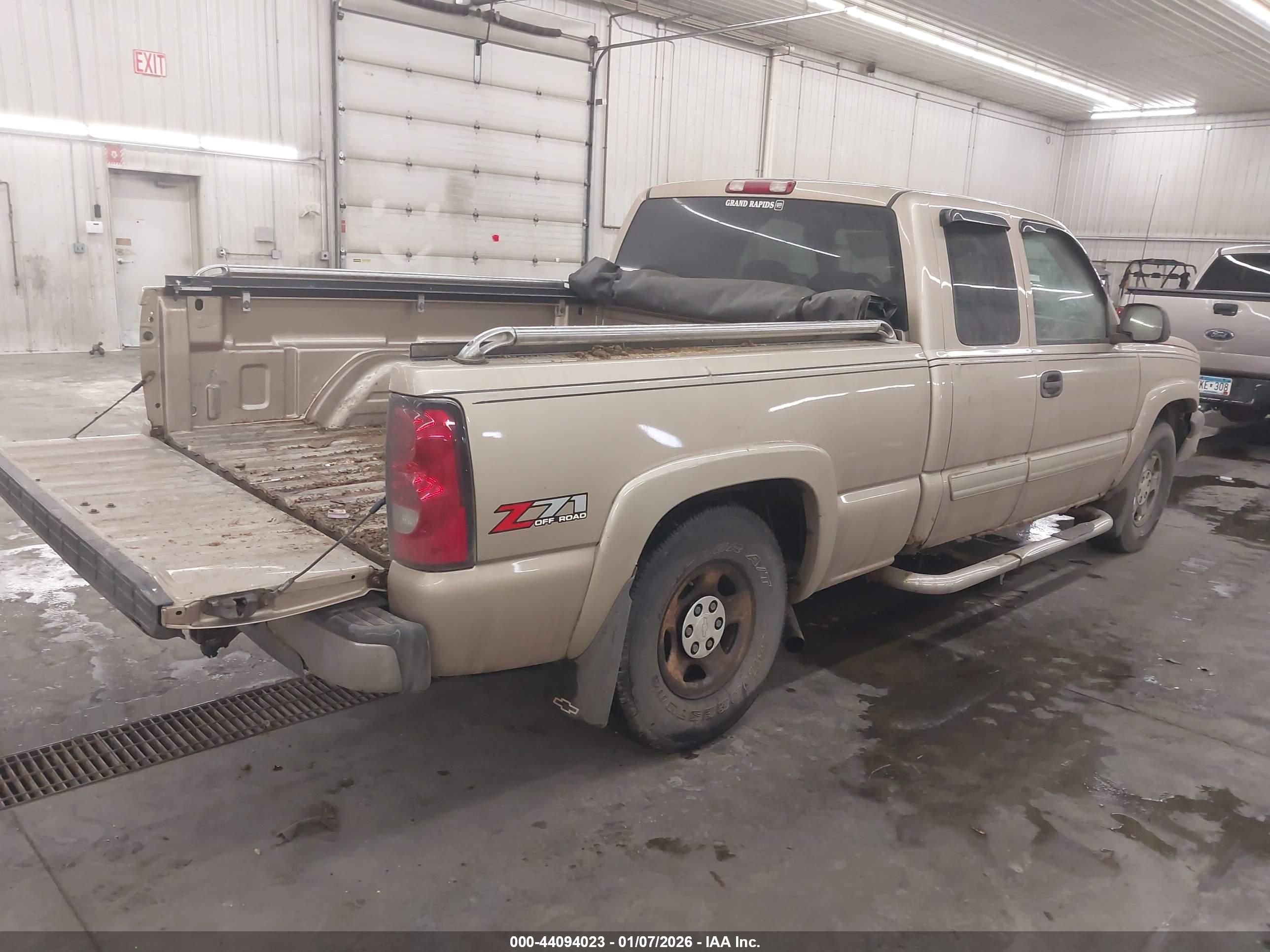 CHEVROLET SILVERADO image 4