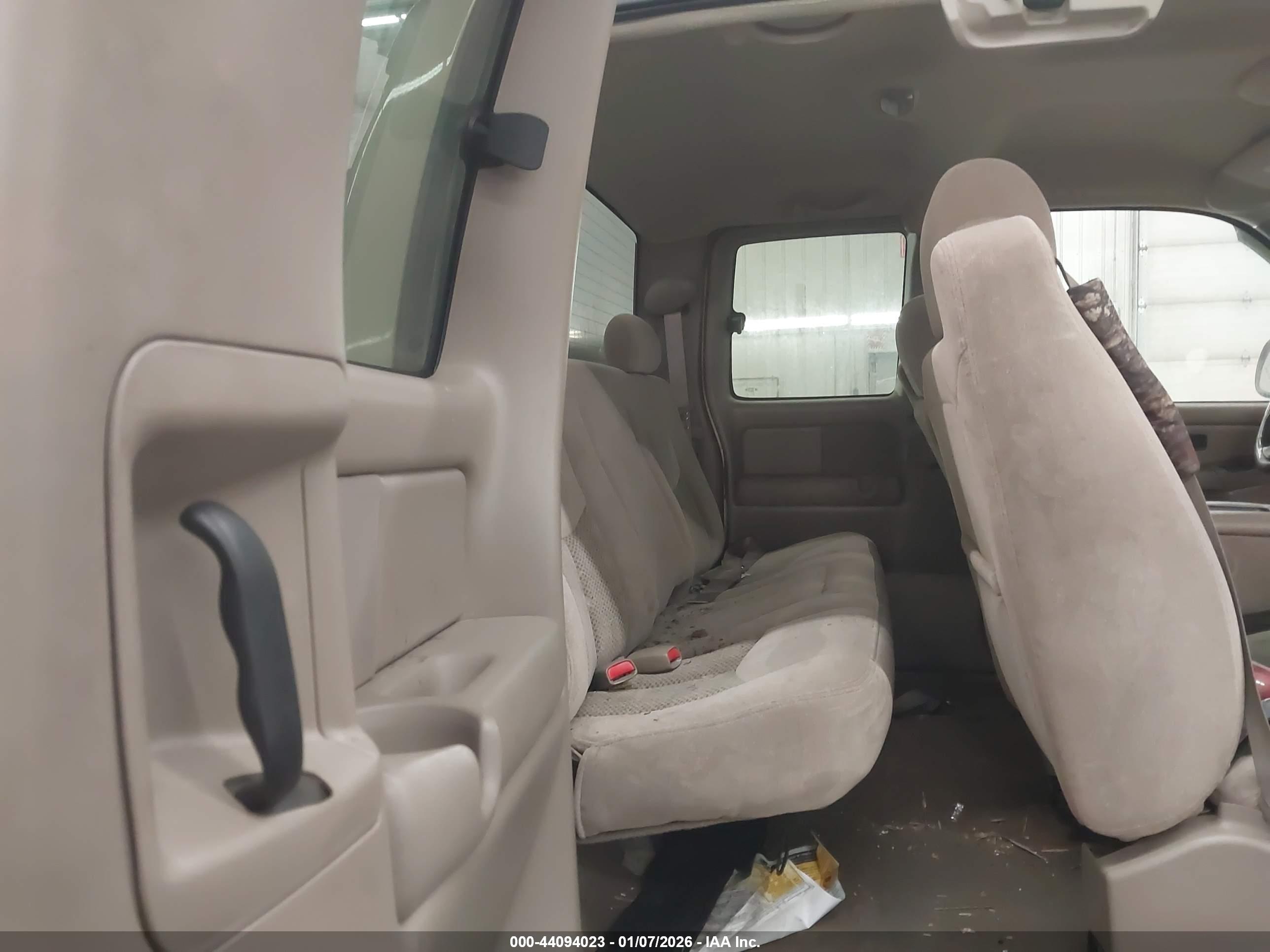 CHEVROLET SILVERADO image 8