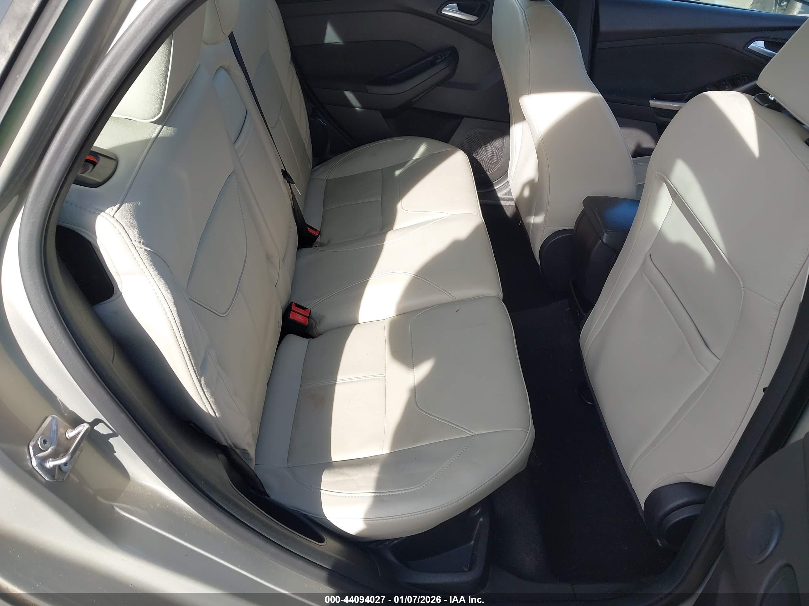 FORD FOCUS image 8