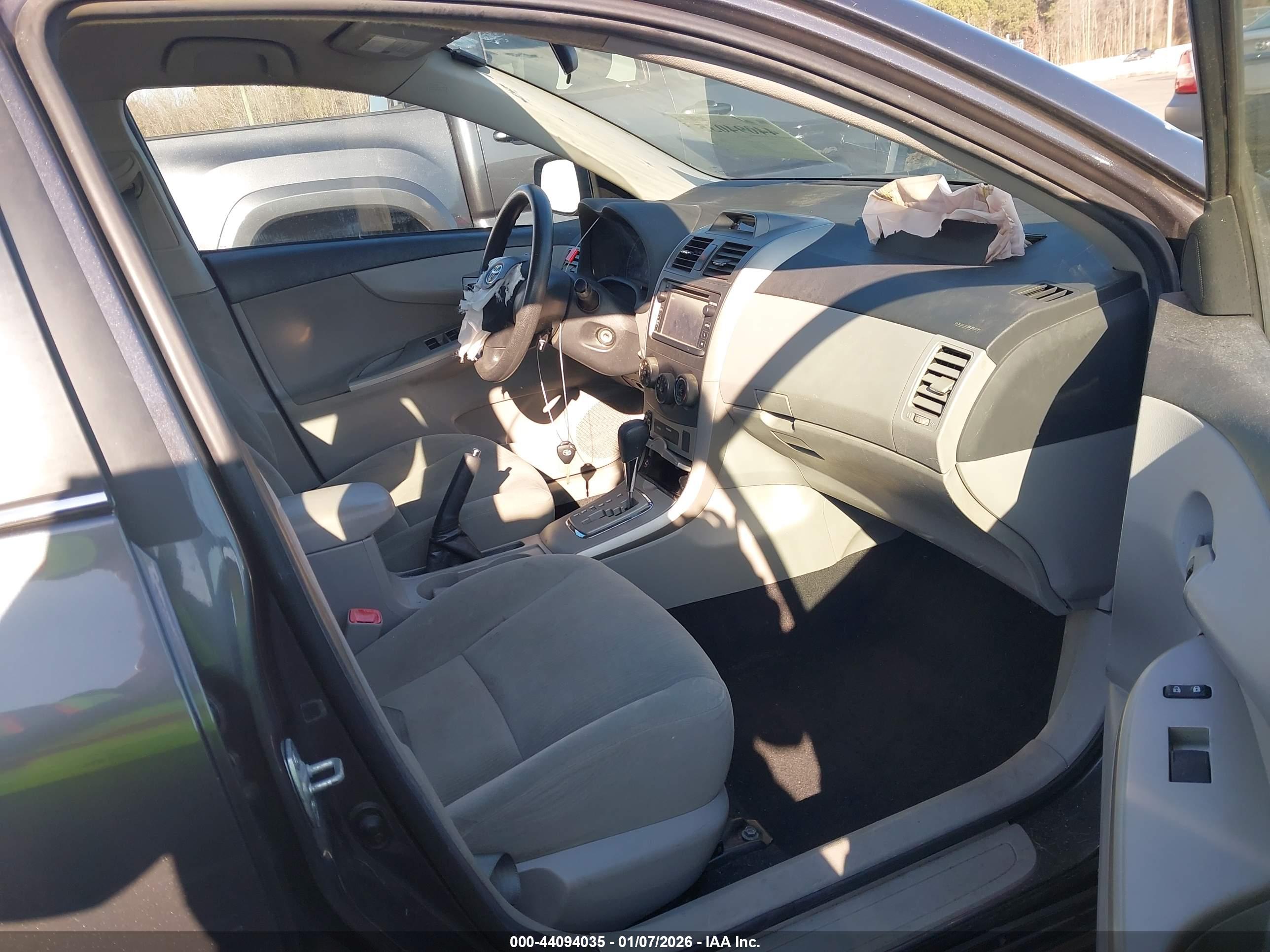 TOYOTA COROLLA image 5