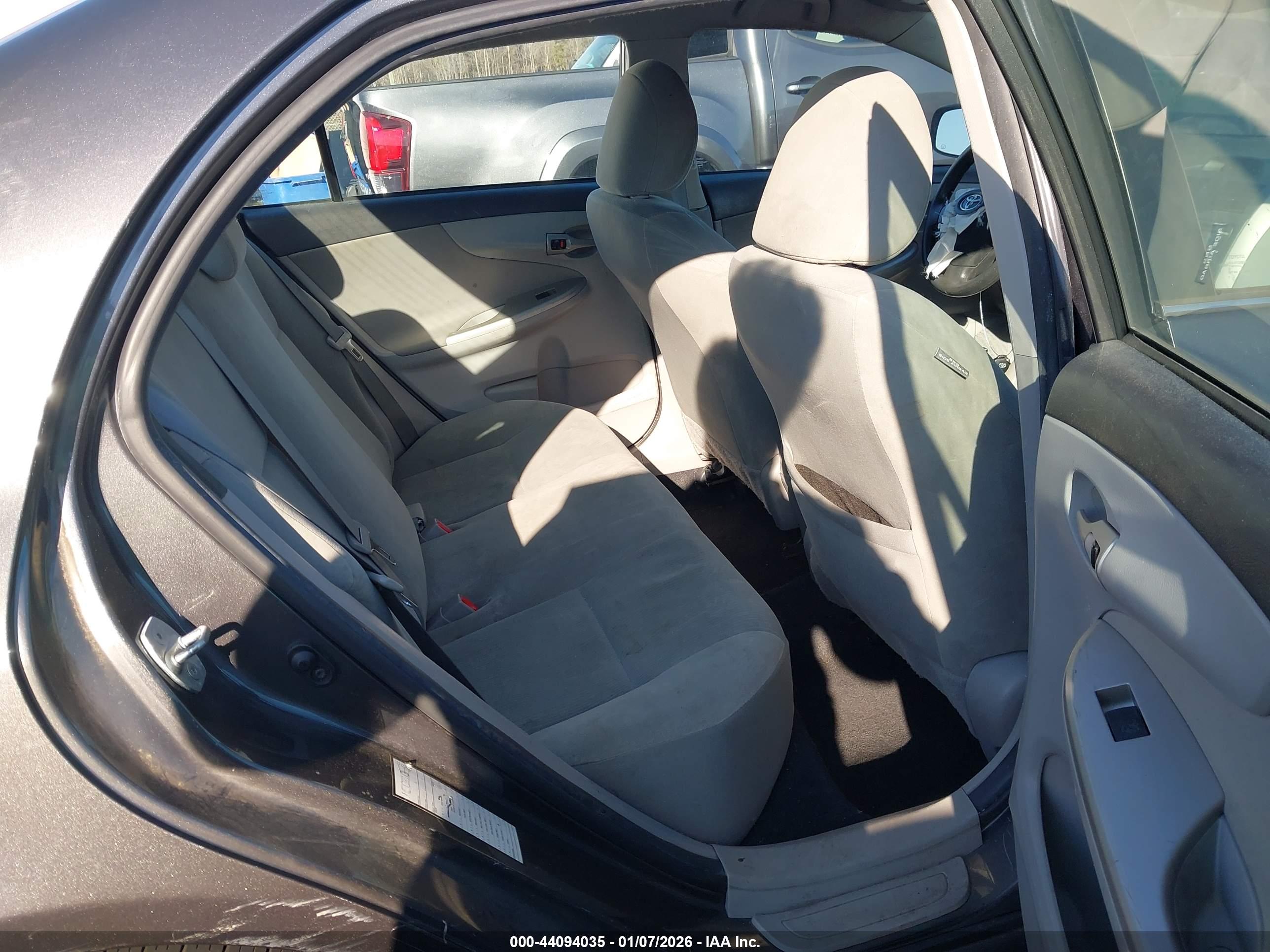 TOYOTA COROLLA image 8