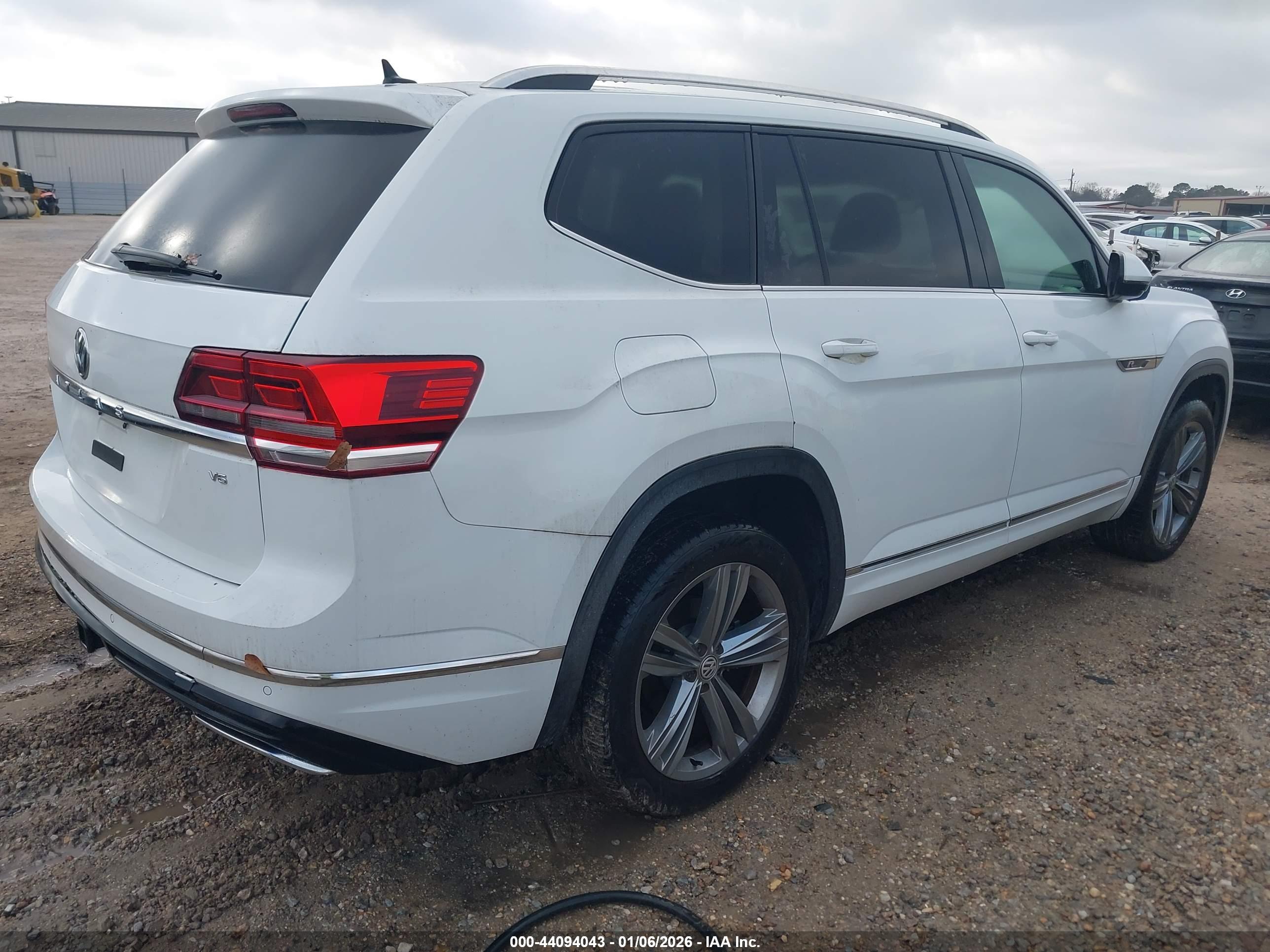 VOLKSWAGEN ATLAS image 4