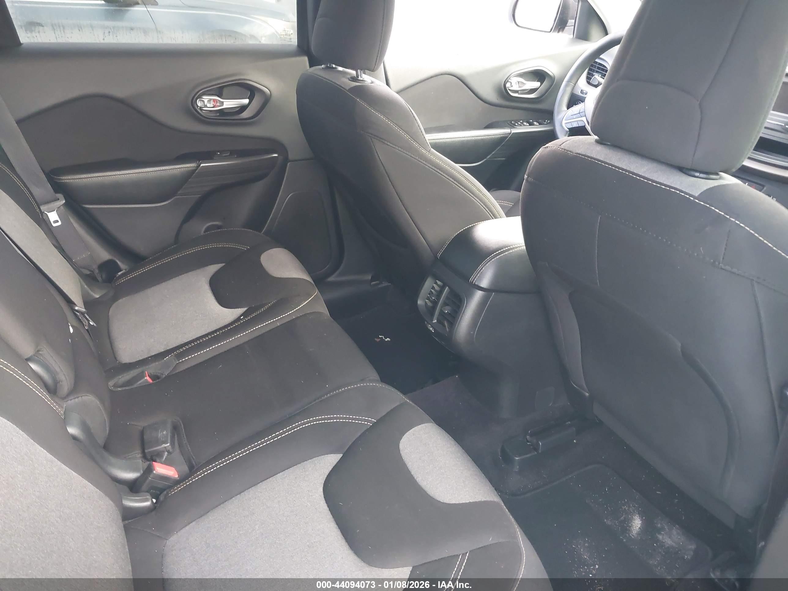 JEEP CHEROKEE image 8
