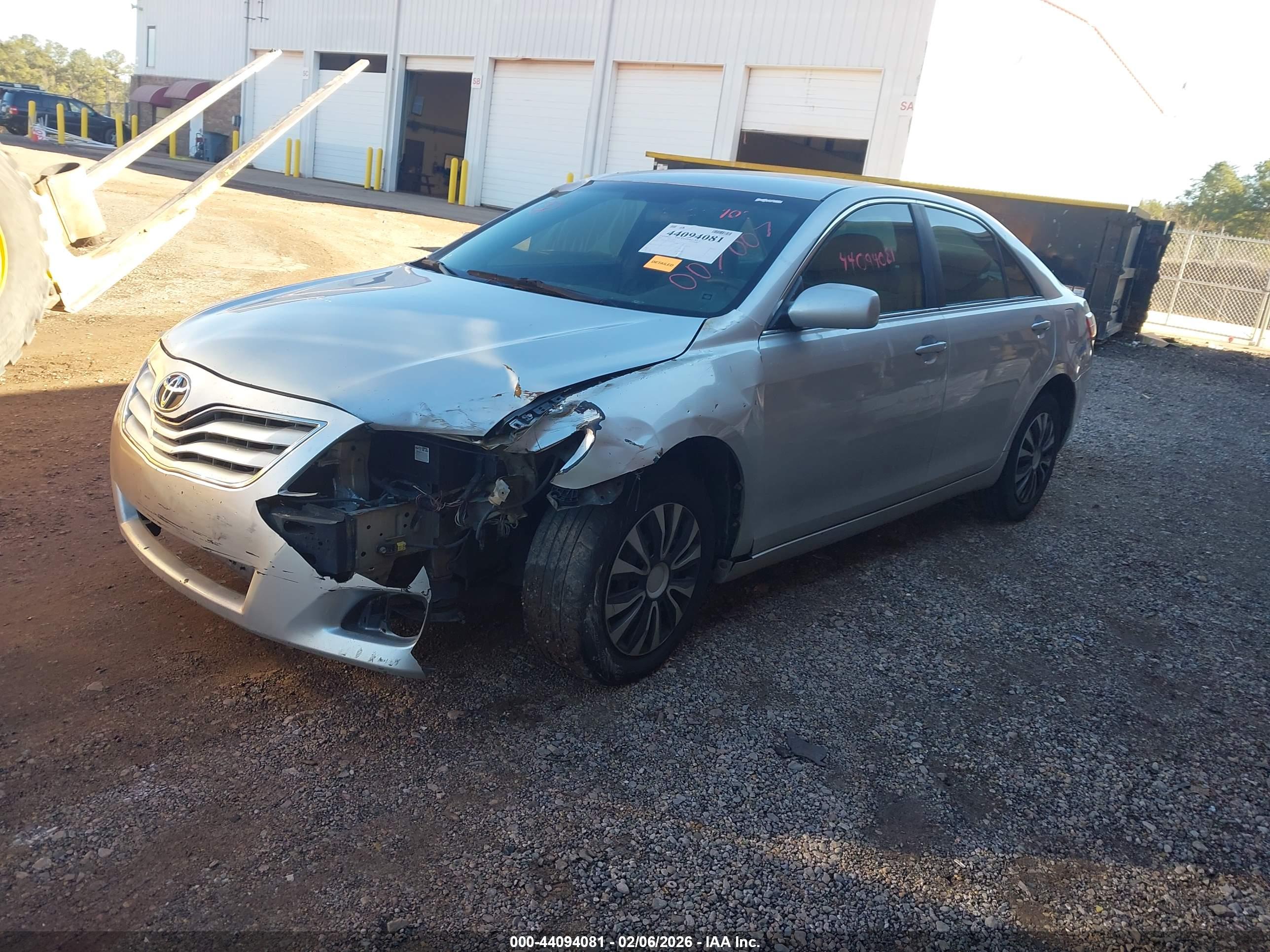 TOYOTA CAMRY image 2