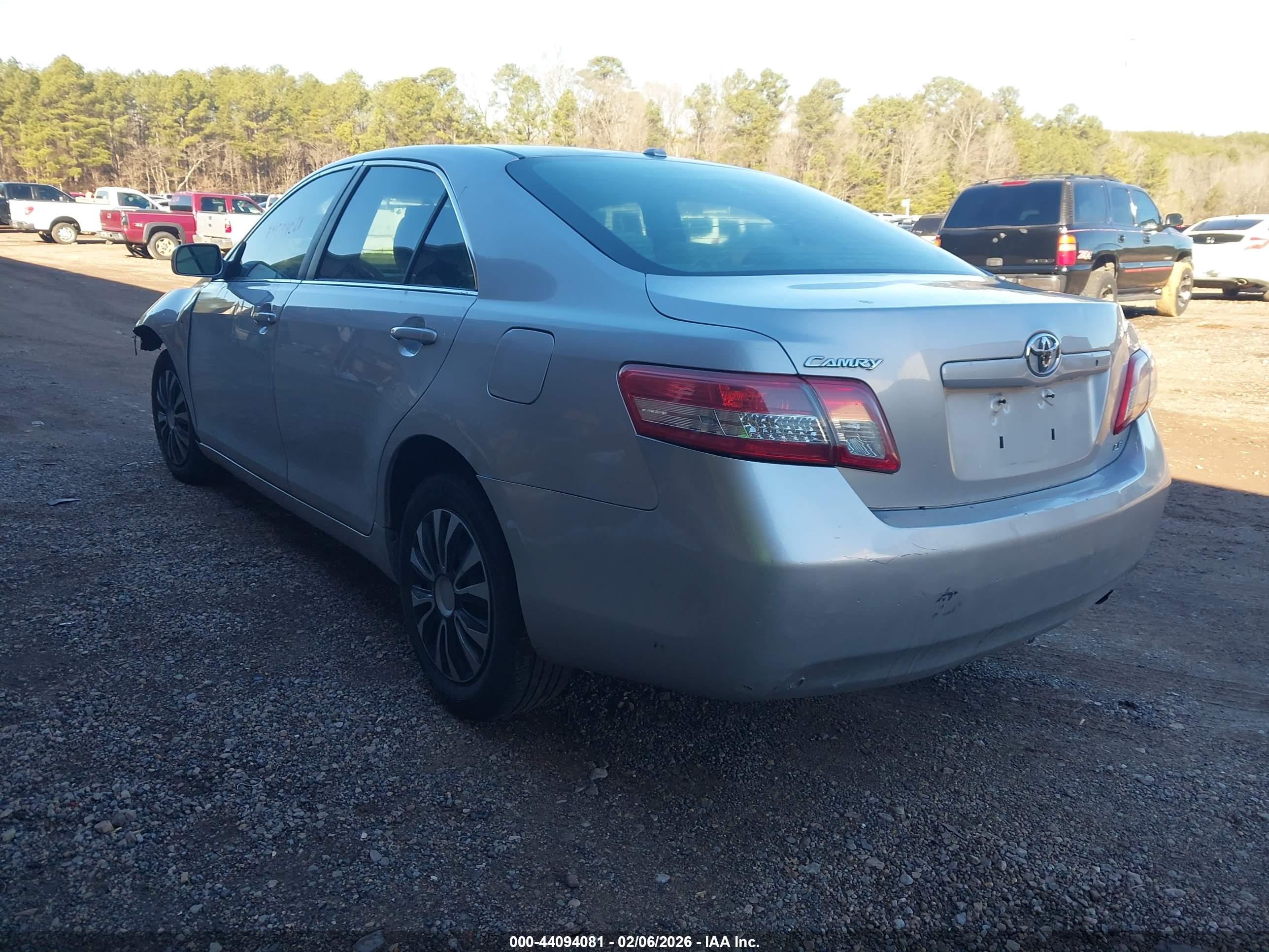 TOYOTA CAMRY image 3