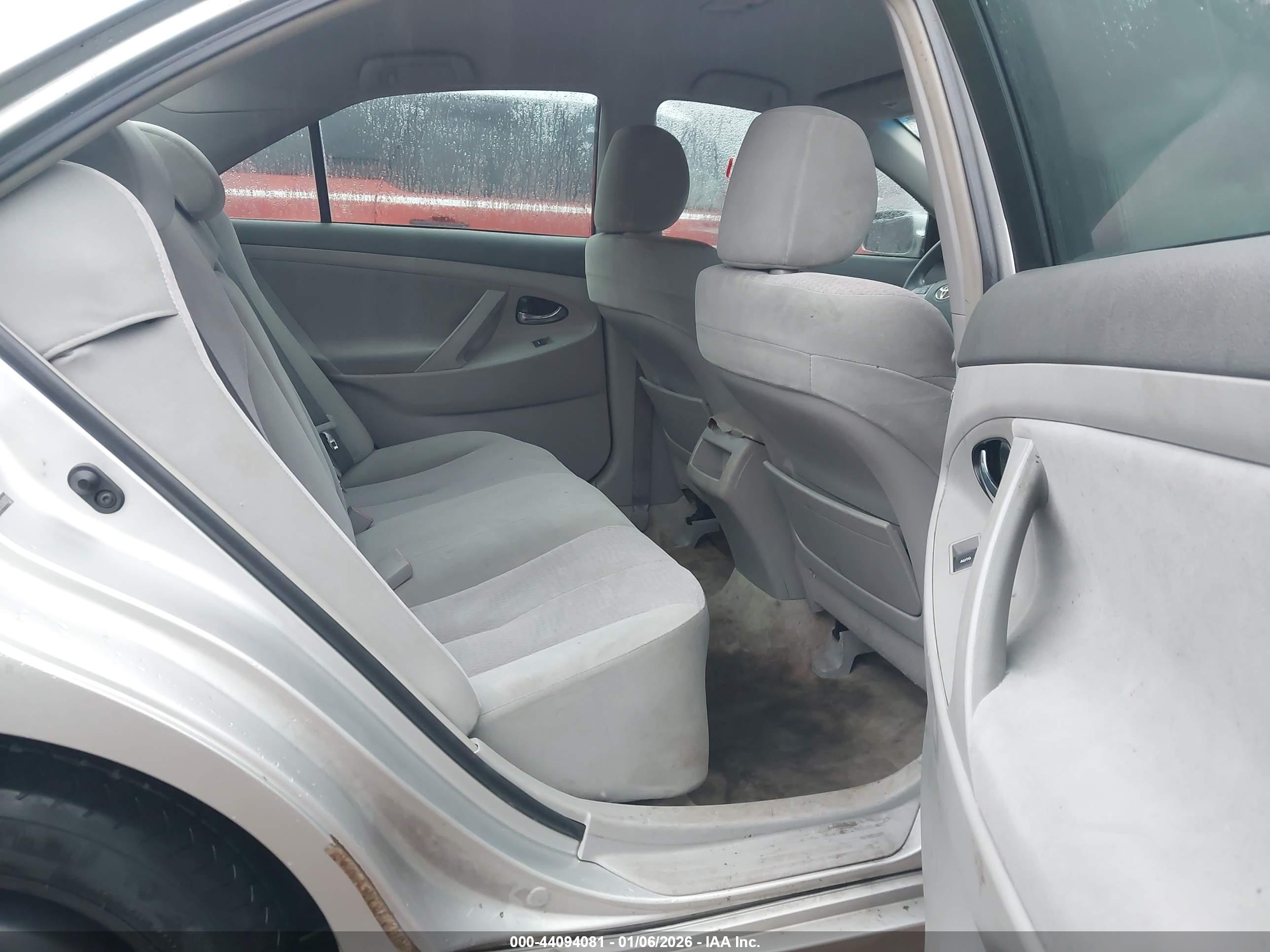 TOYOTA CAMRY image 8