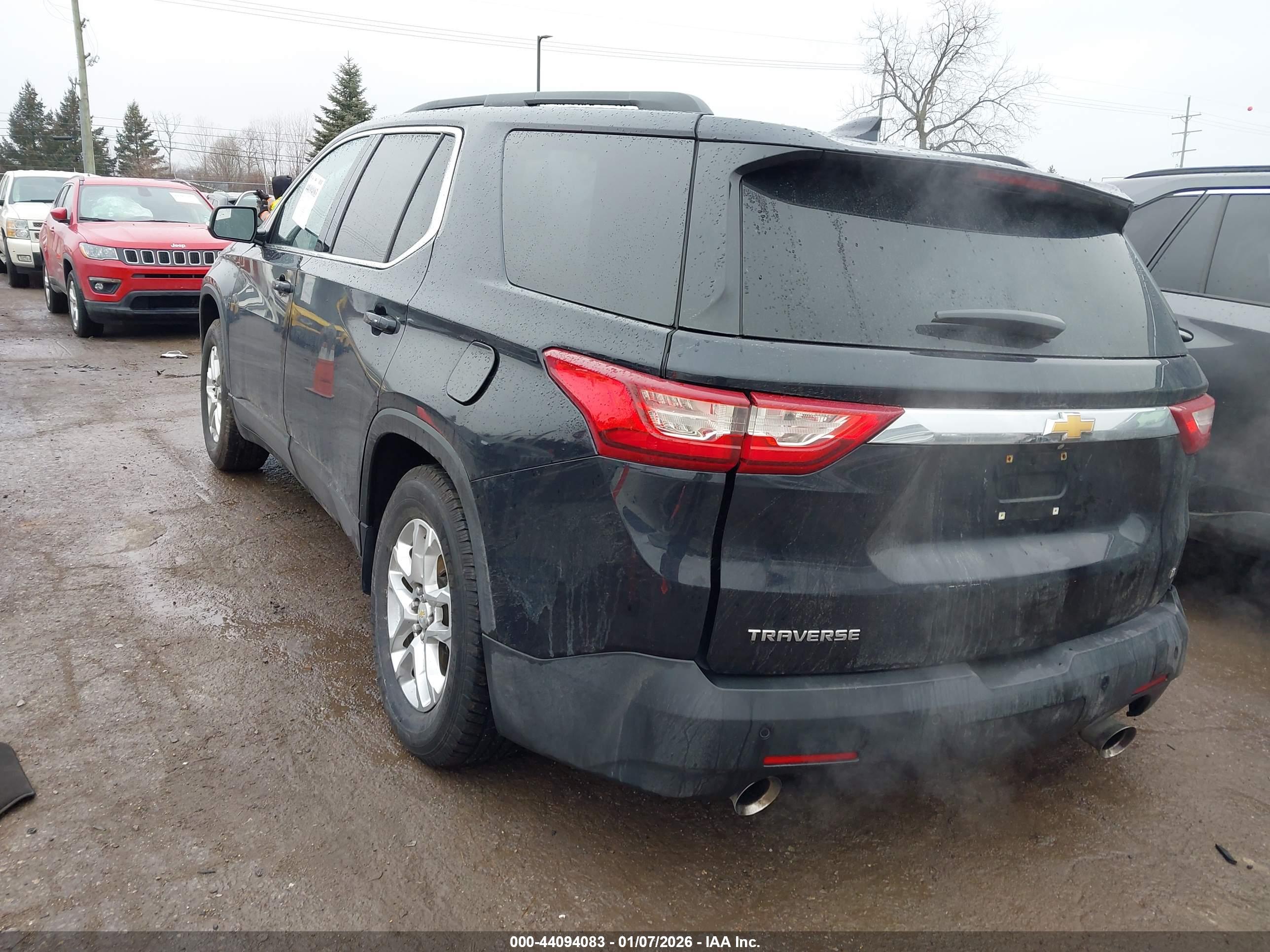 CHEVROLET TRAVERSE image 3