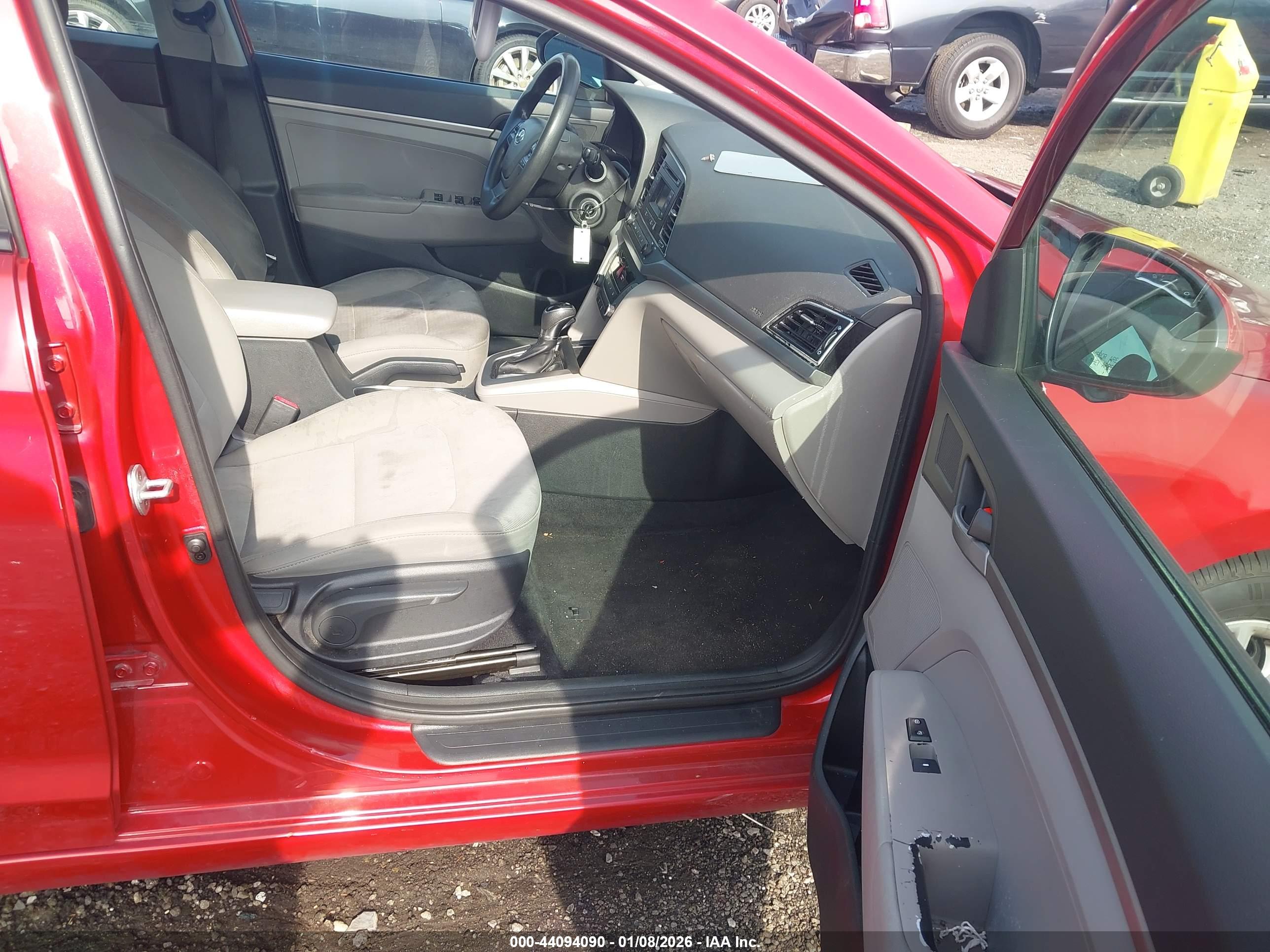 HYUNDAI ELANTRA image 5