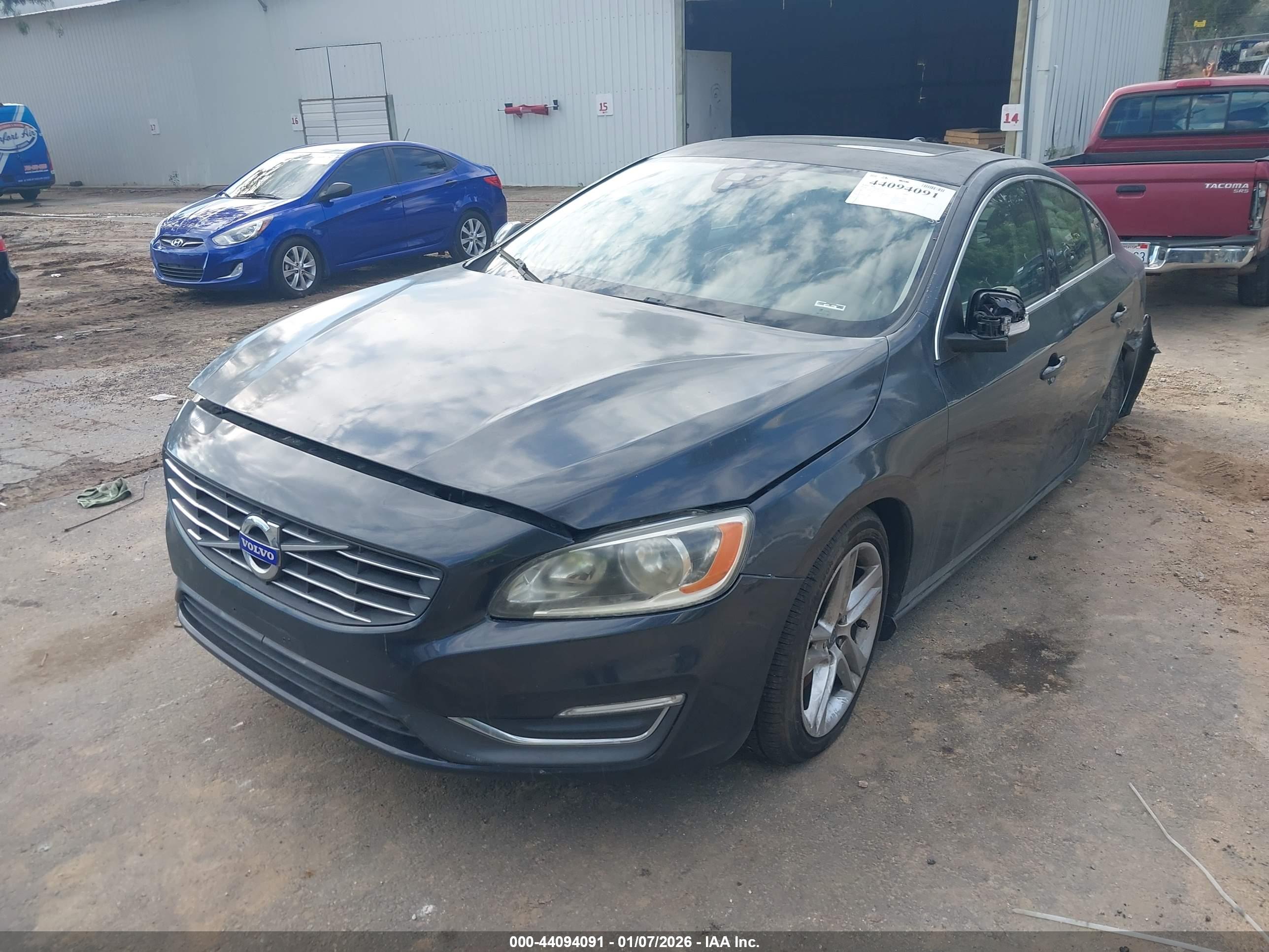 VOLVO S60 image 2