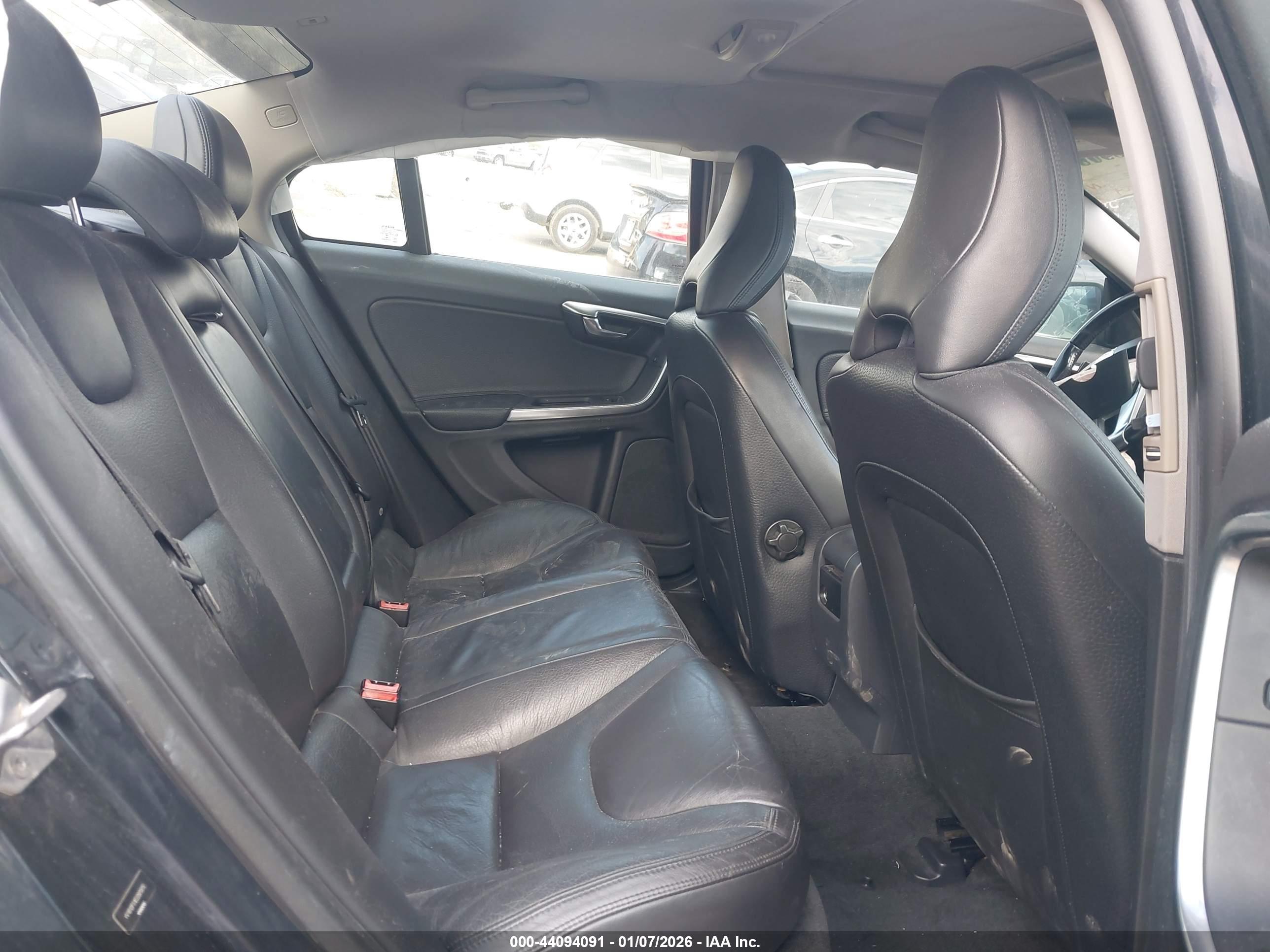 VOLVO S60 image 8