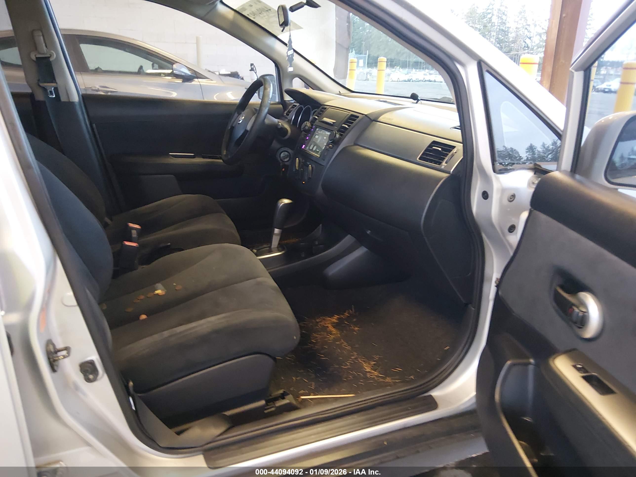 NISSAN VERSA image 5