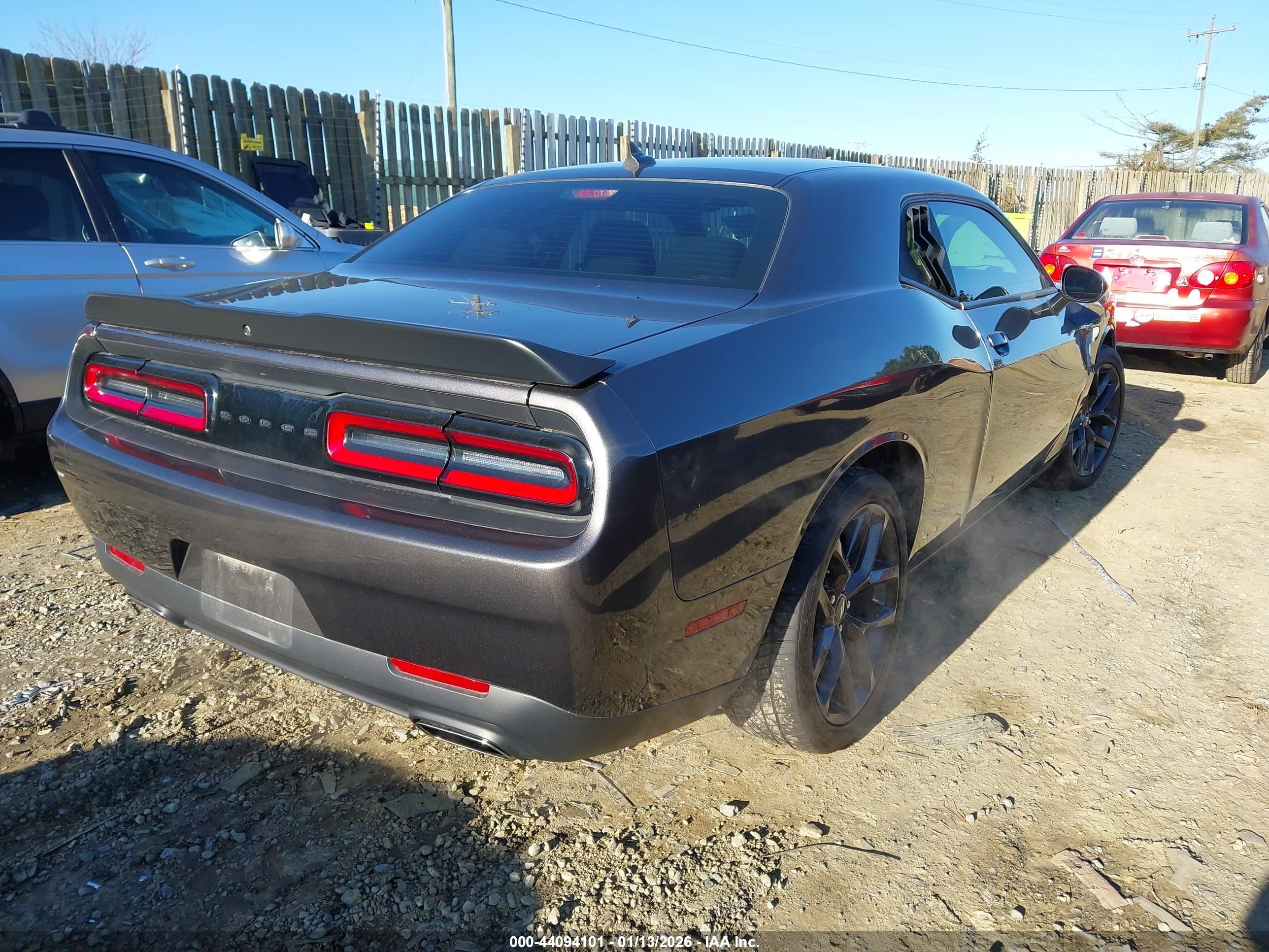 DODGE CHALLENGER image 4