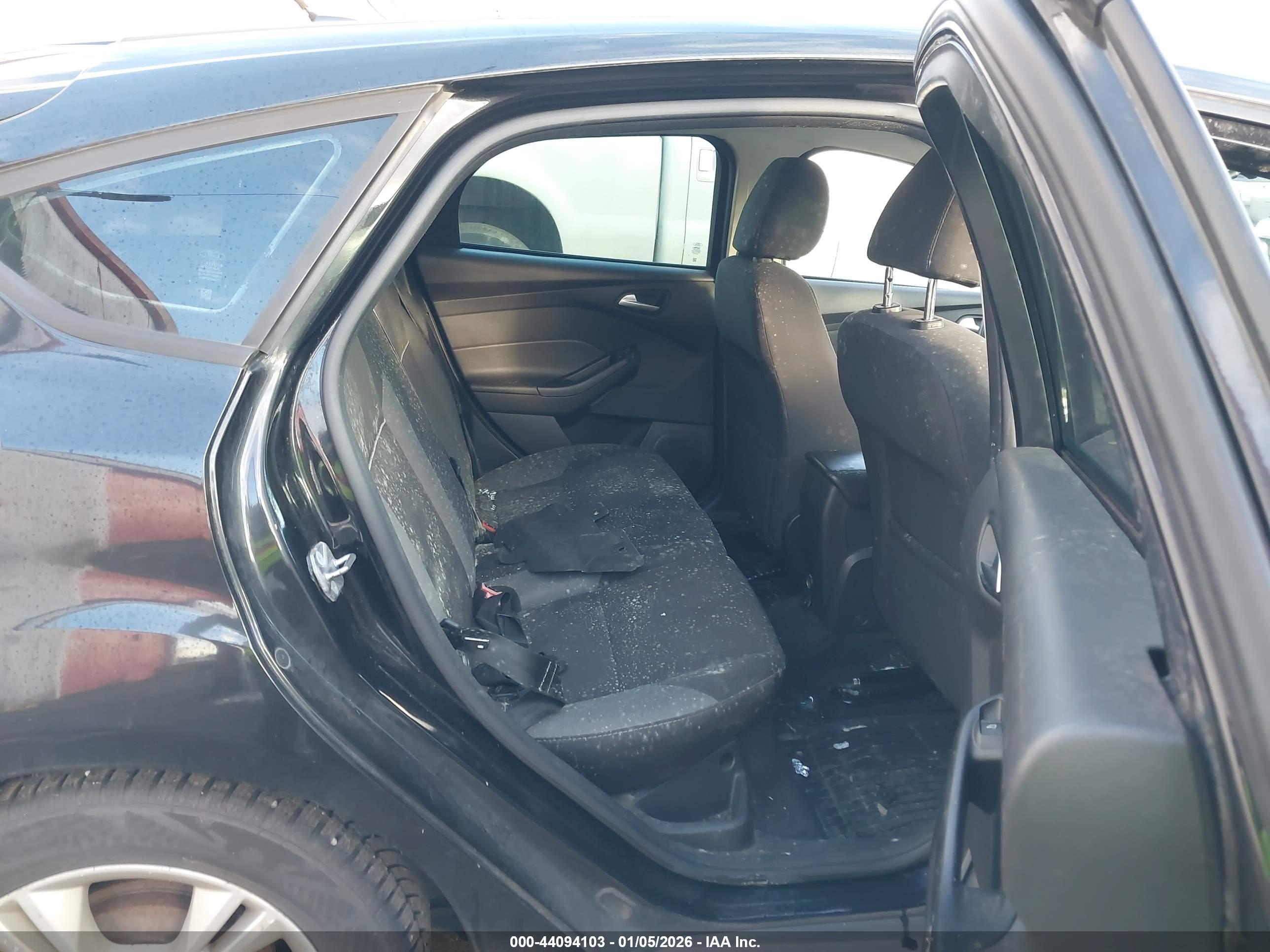 FORD FOCUS image 8