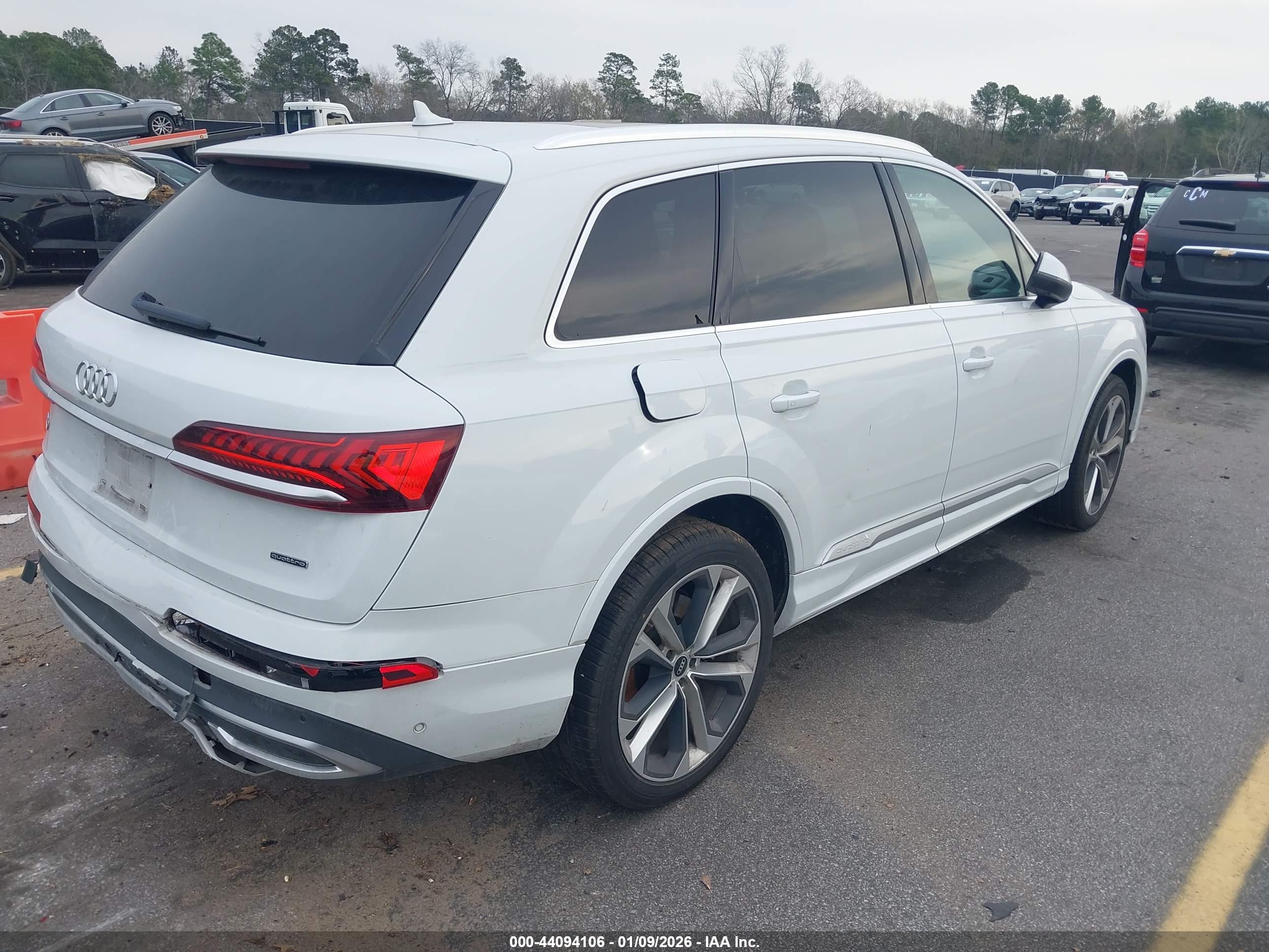AUDI Q7 image 4