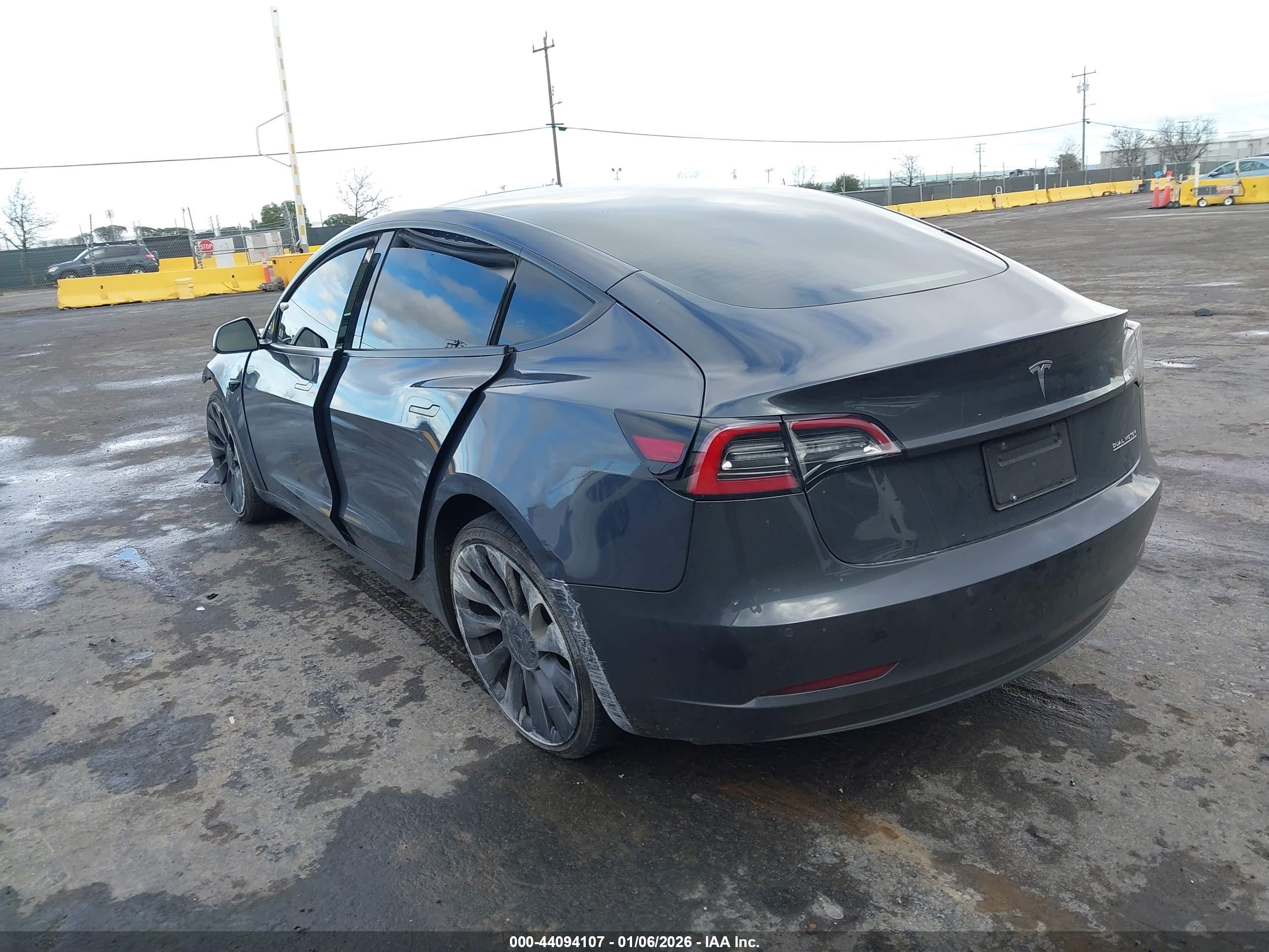 TESLA MODEL image 3