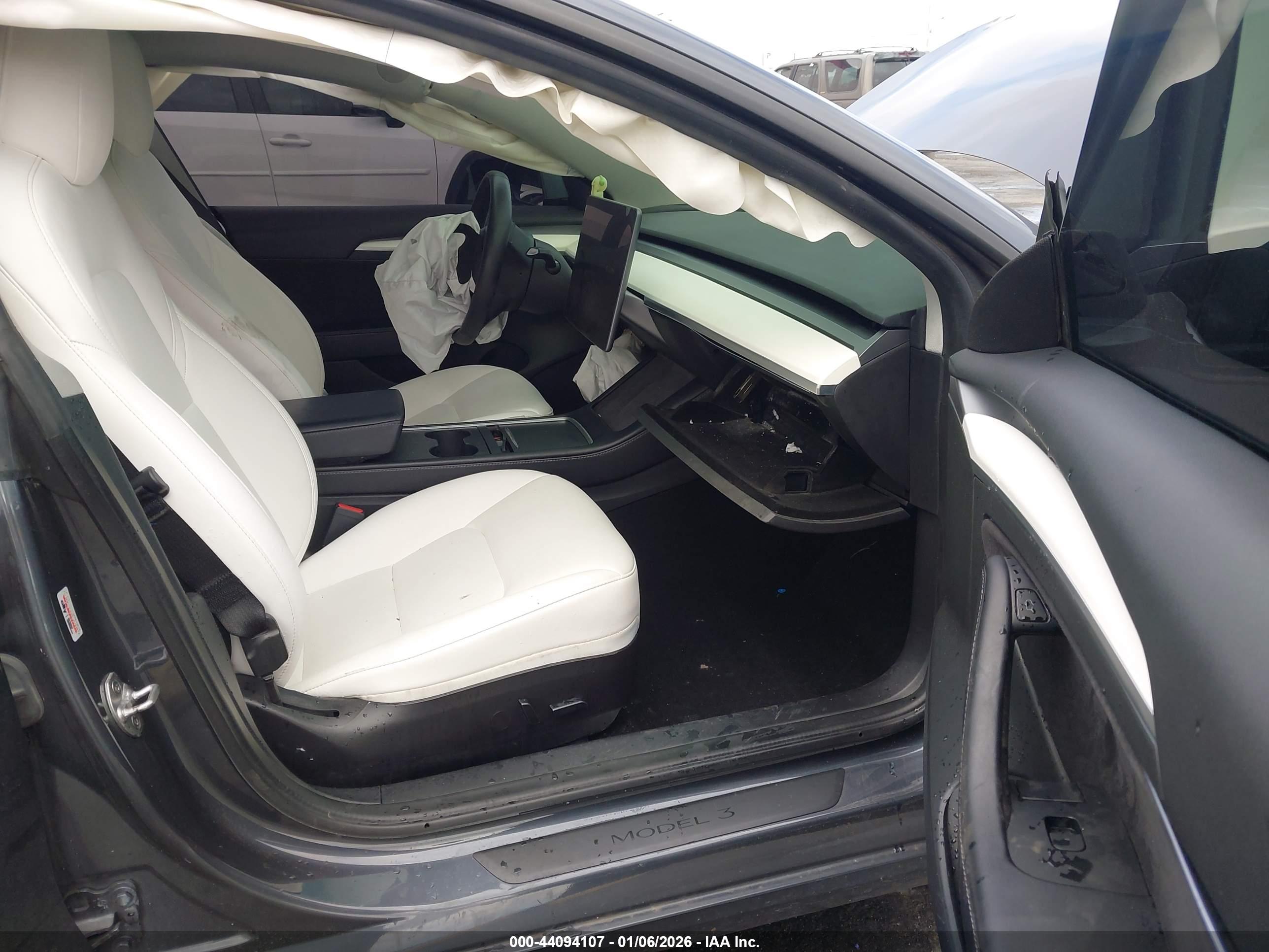TESLA MODEL image 5