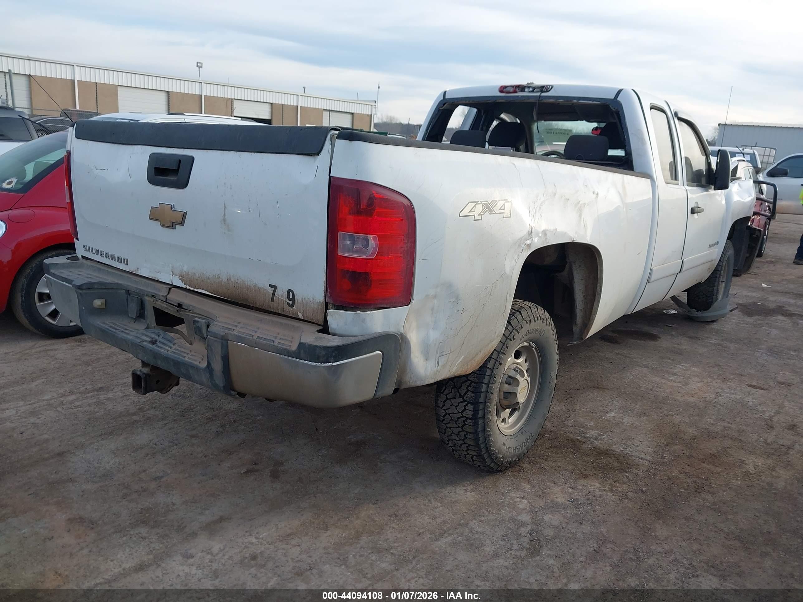 CHEVROLET SILVERADO image 4