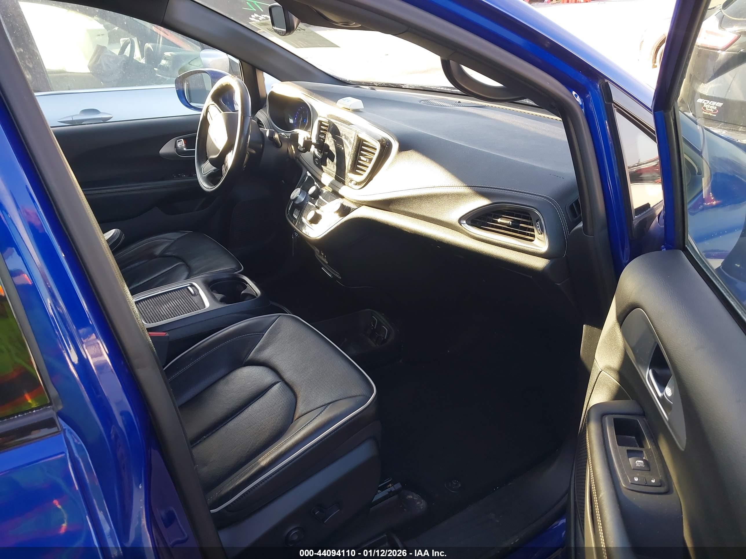 CHRYSLER PACIFICA image 5