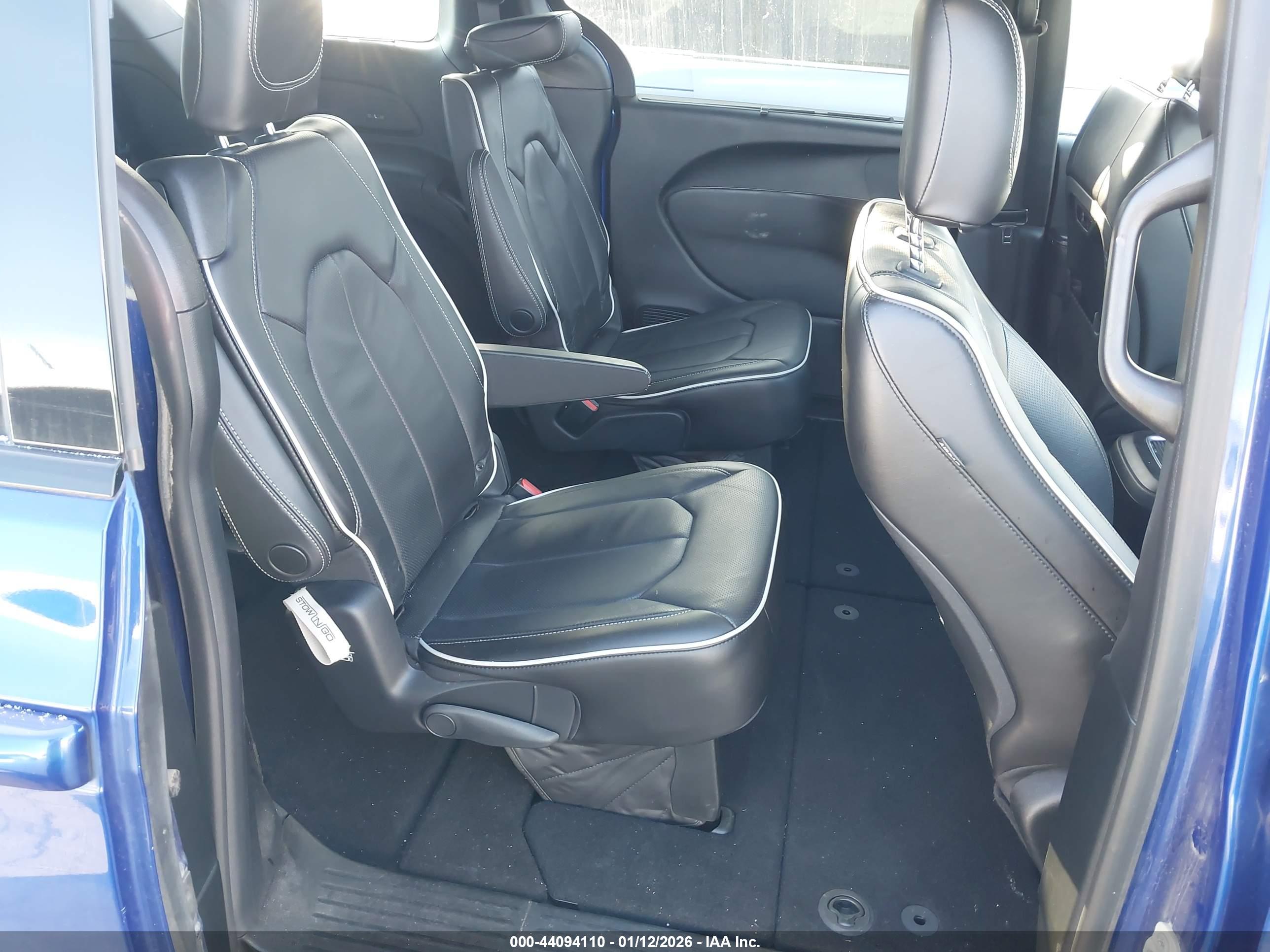 CHRYSLER PACIFICA image 8