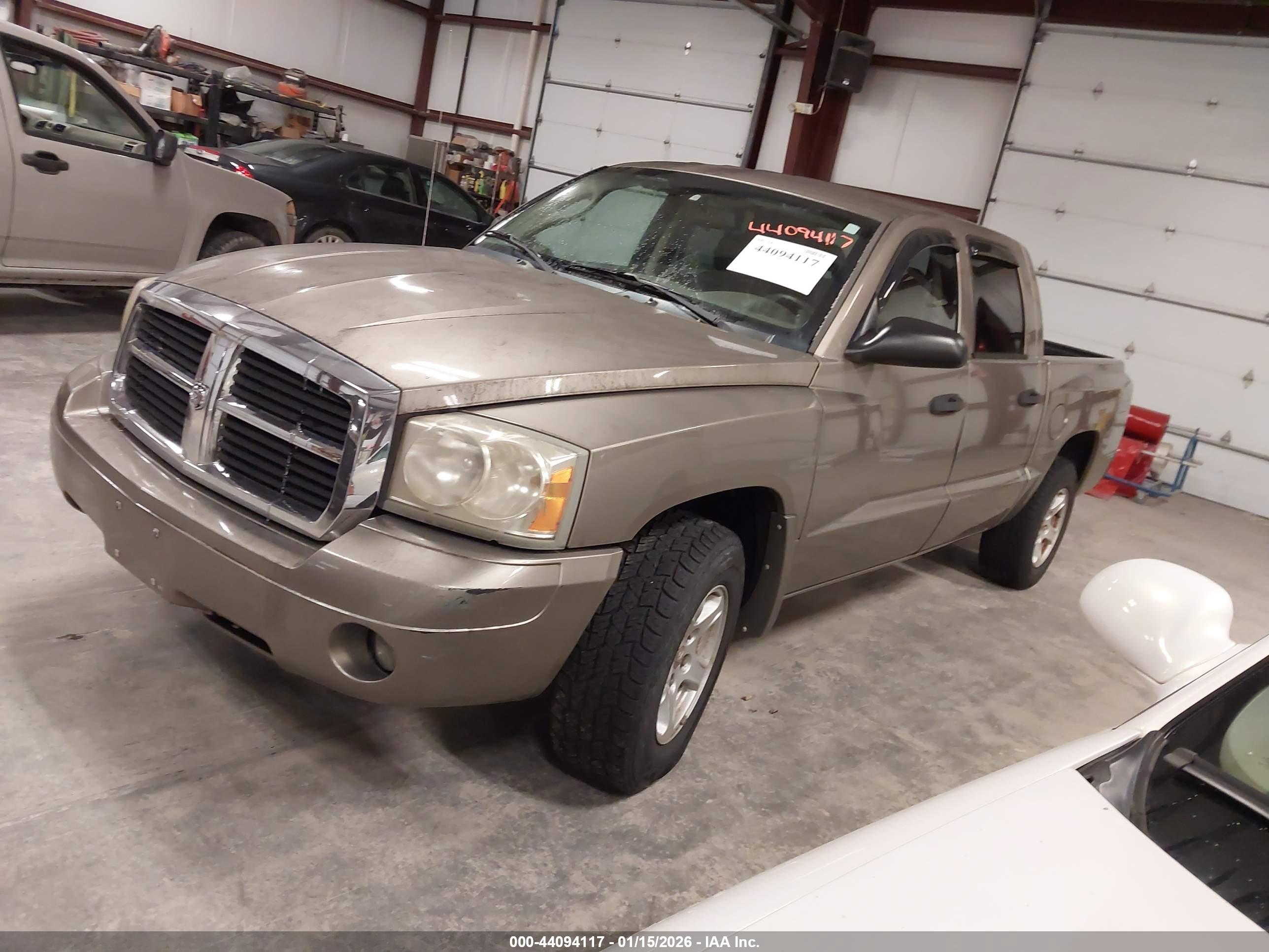 DODGE DAKOTA image 2