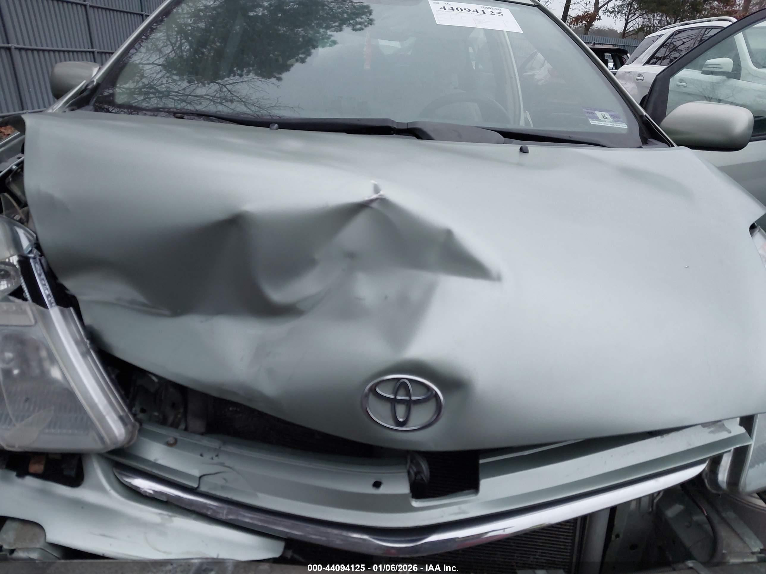 TOYOTA PRIUS image 10