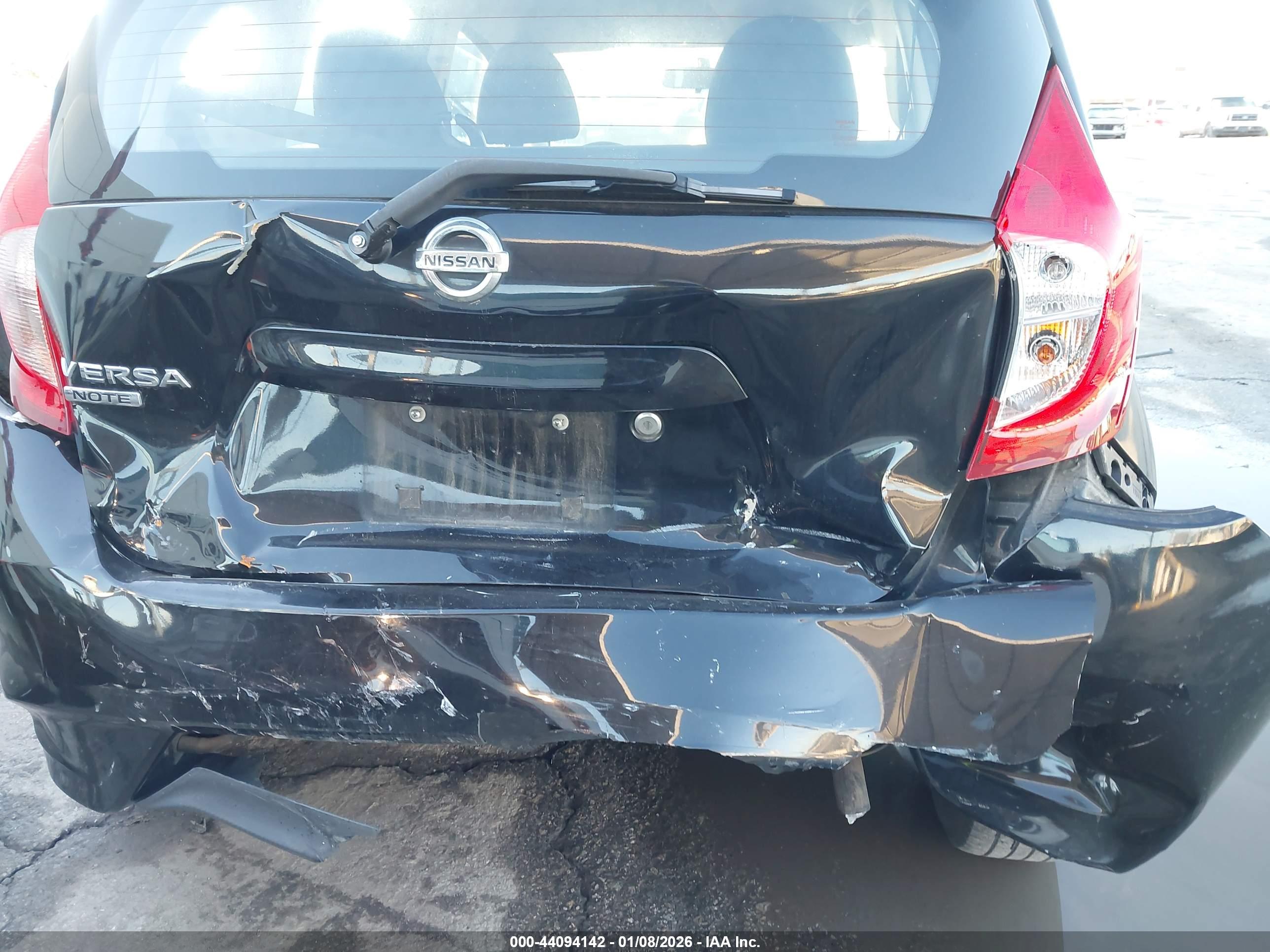 NISSAN VERSA image 6