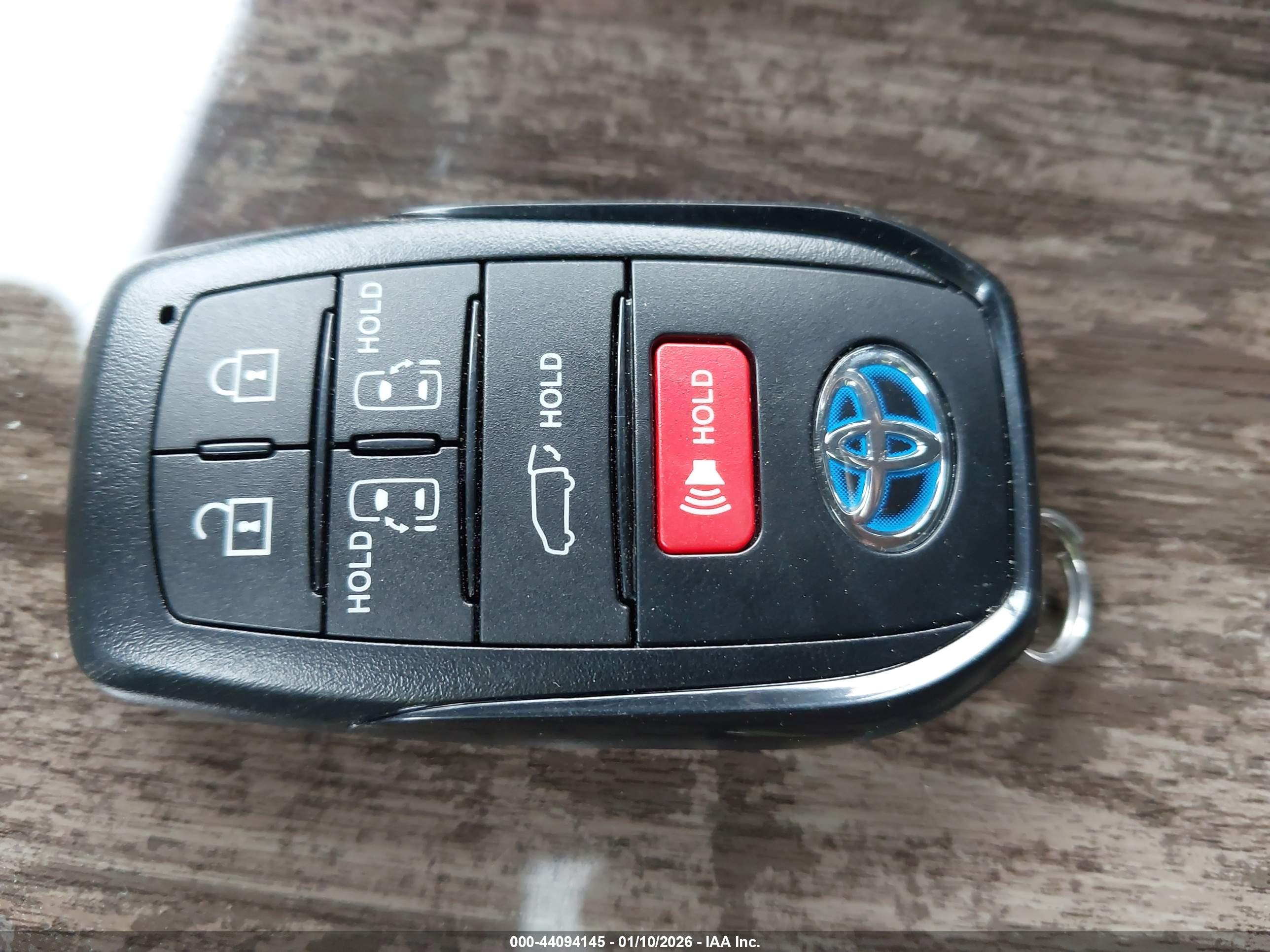 TOYOTA SIENNA image 11