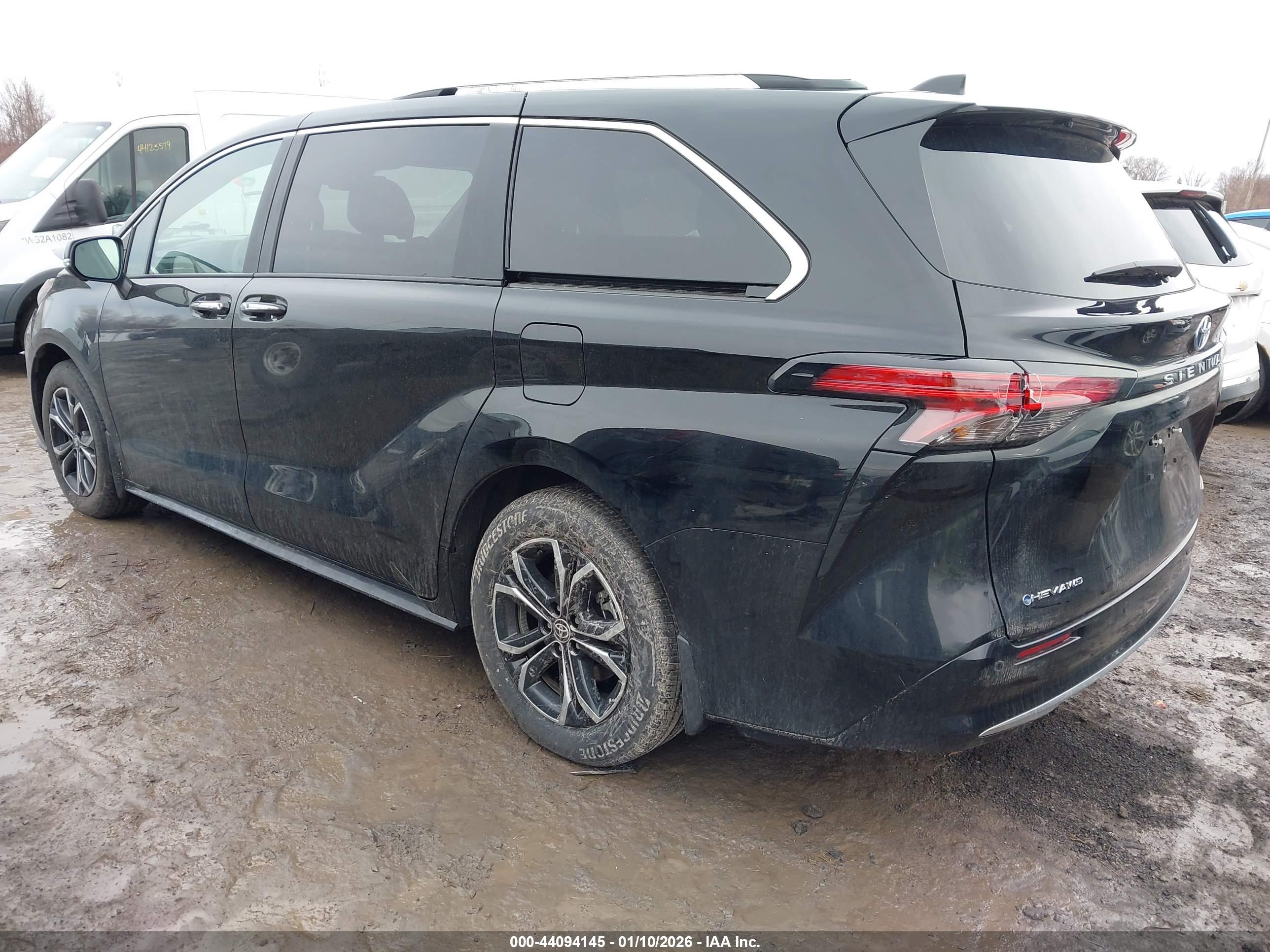 TOYOTA SIENNA image 3