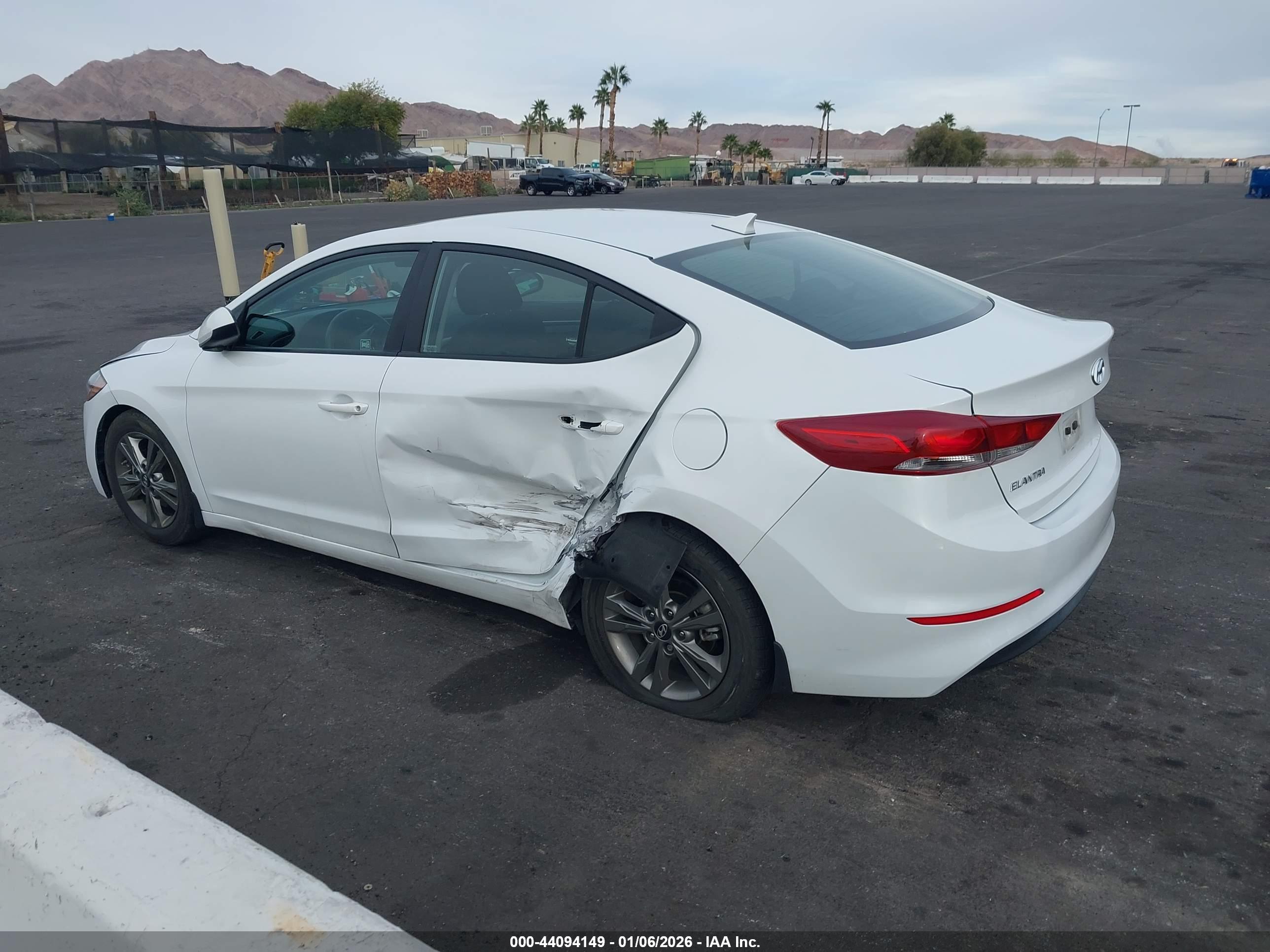 HYUNDAI ELANTRA image 3