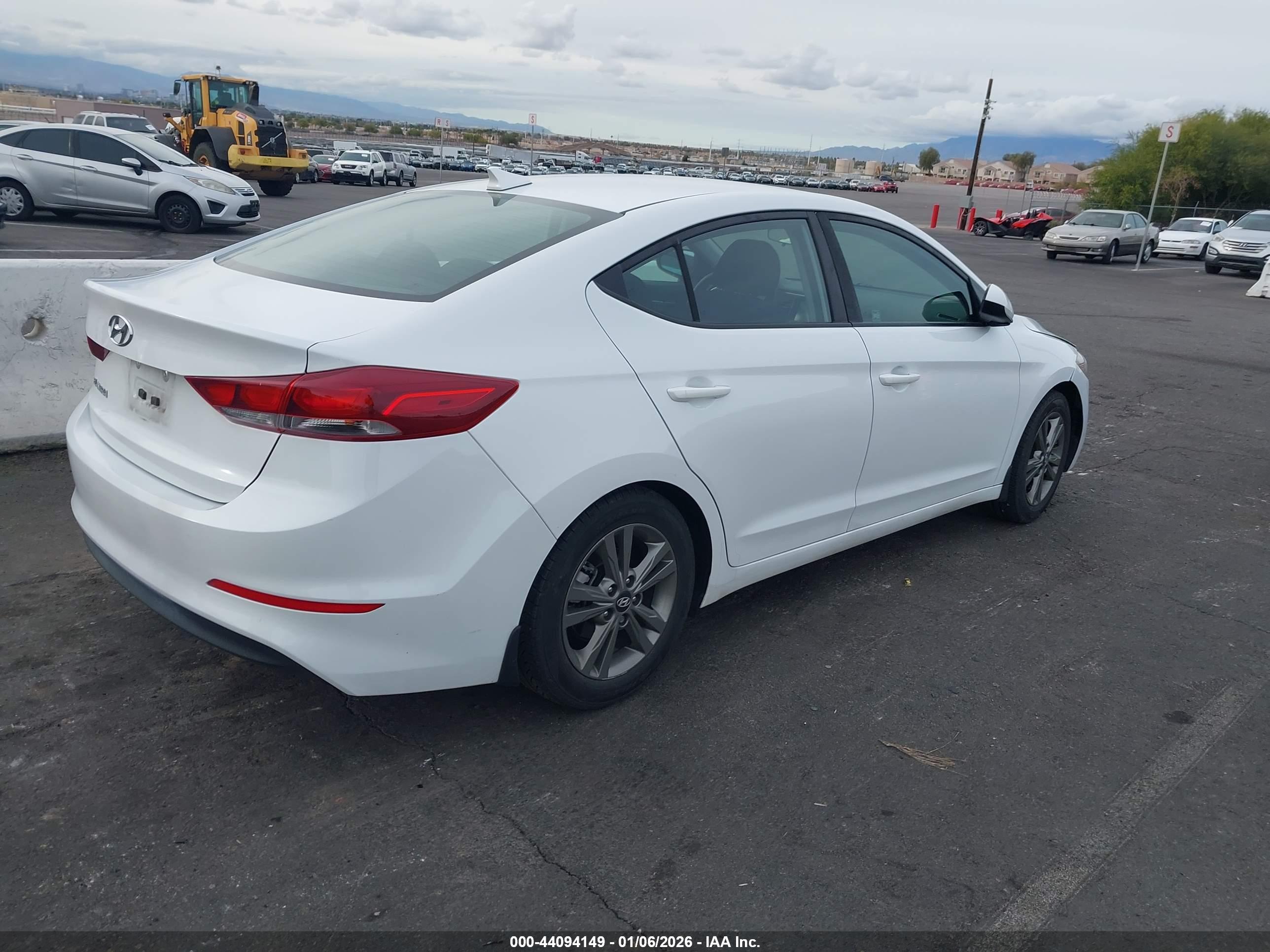 HYUNDAI ELANTRA image 4