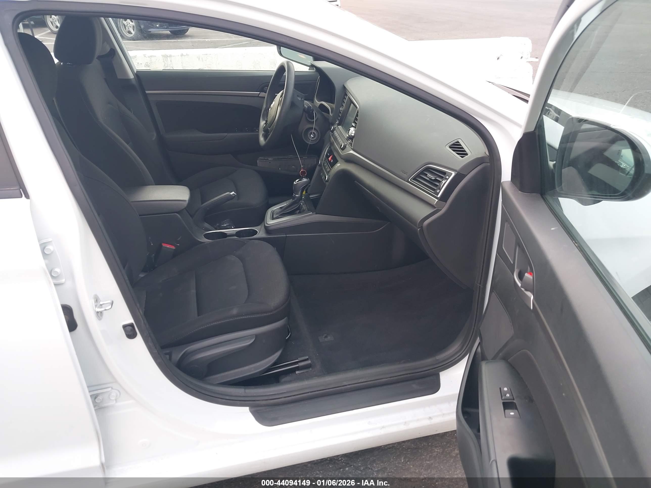 HYUNDAI ELANTRA image 5