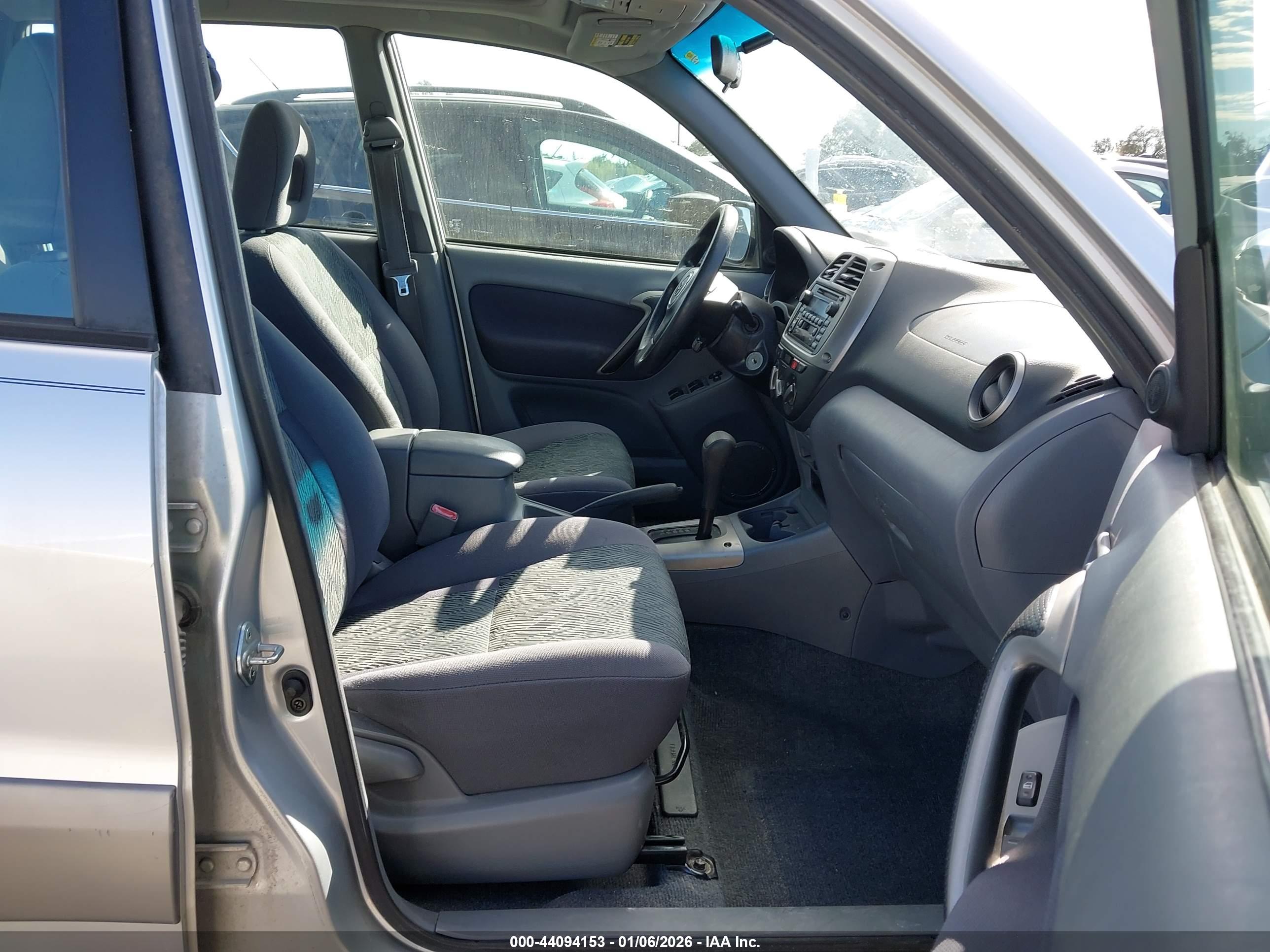 TOYOTA RAV4 image 5