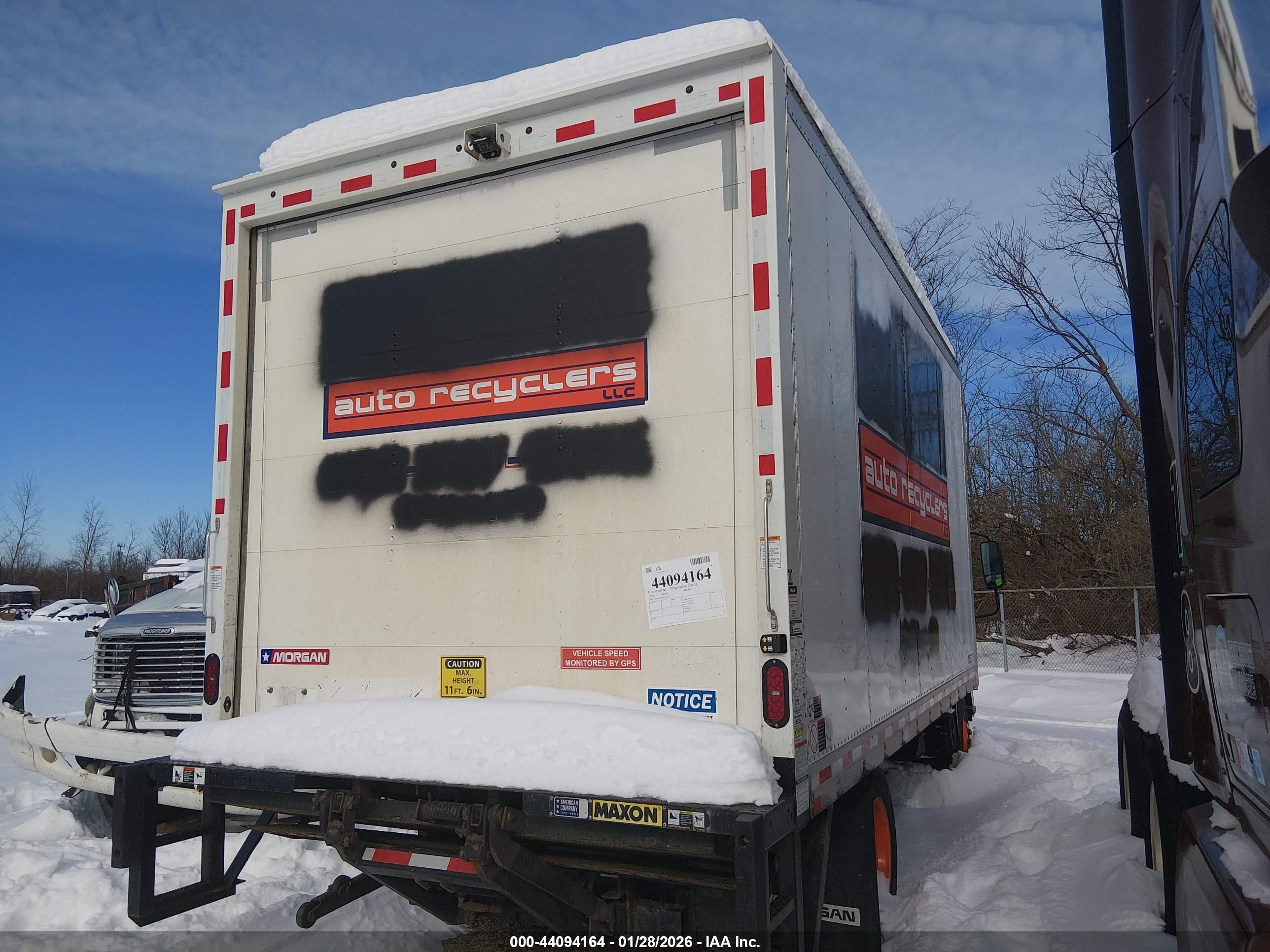 ISUZU NPR image 4